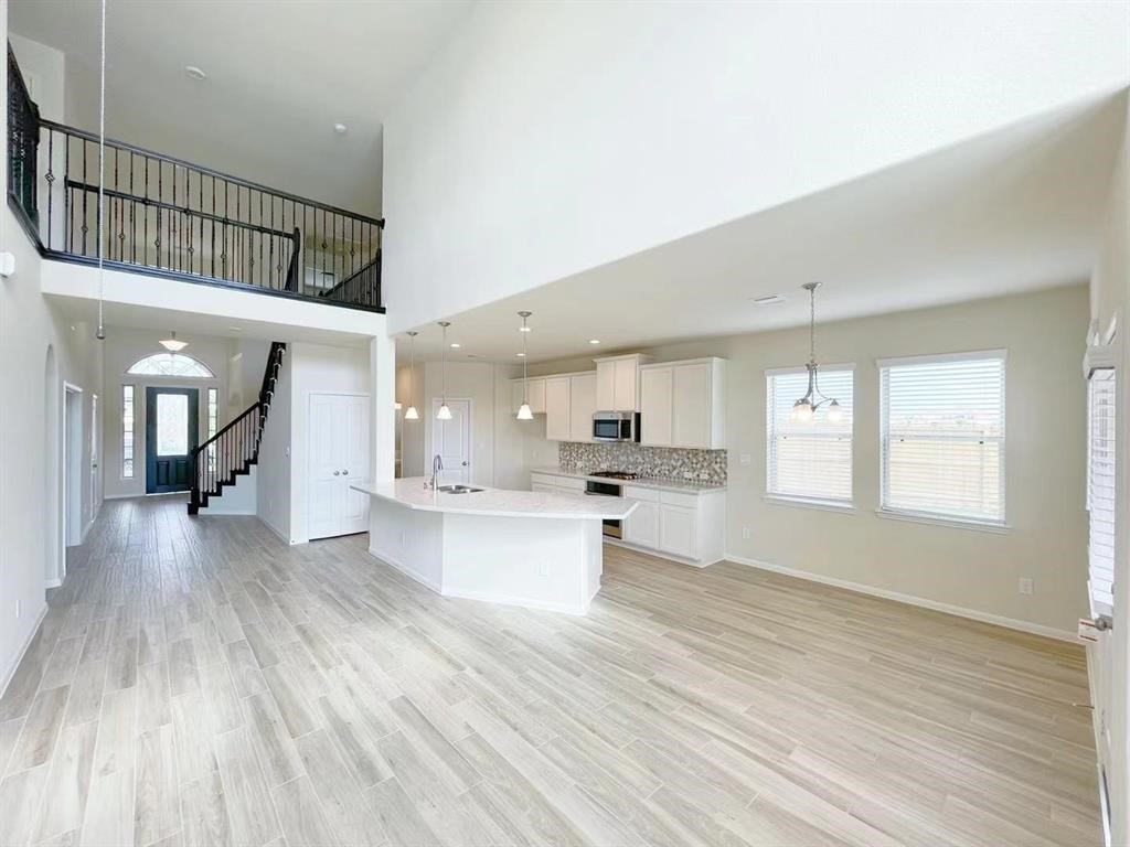 4403 Silvergrass Lane Property Photo 12