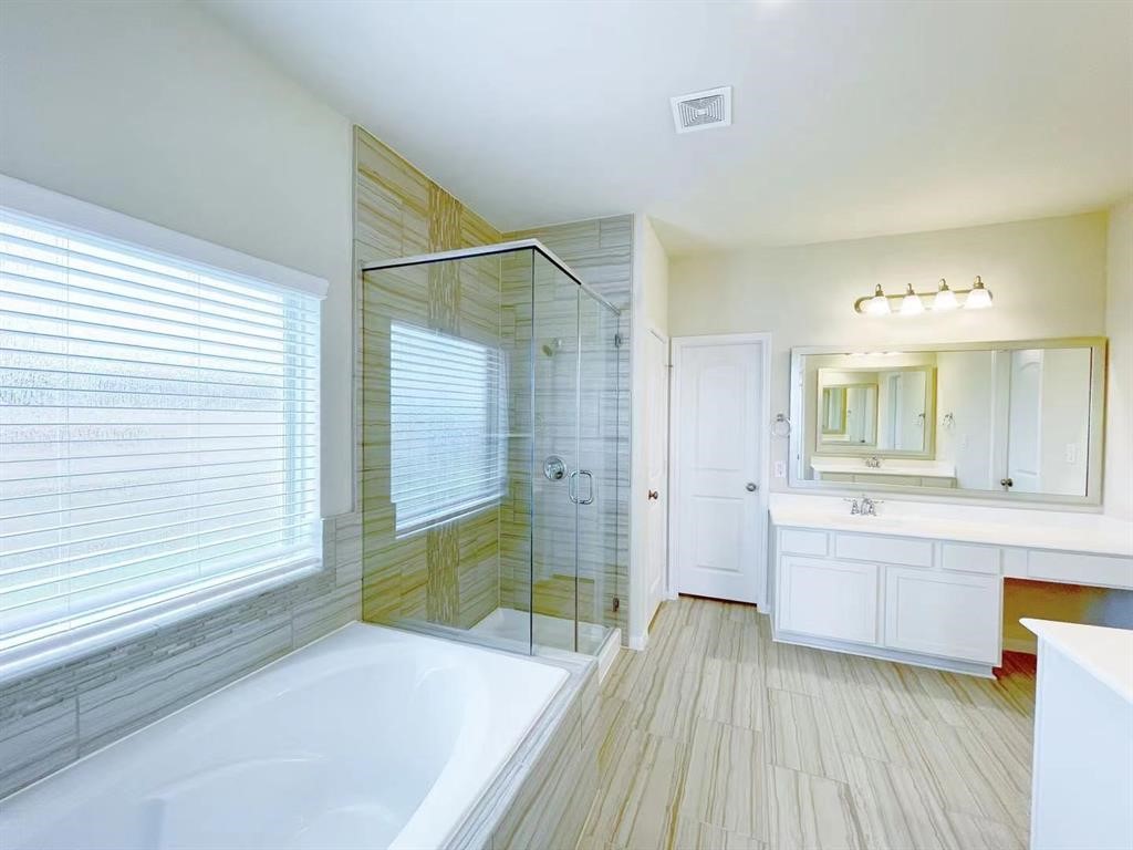4403 Silvergrass Lane Property Photo 14