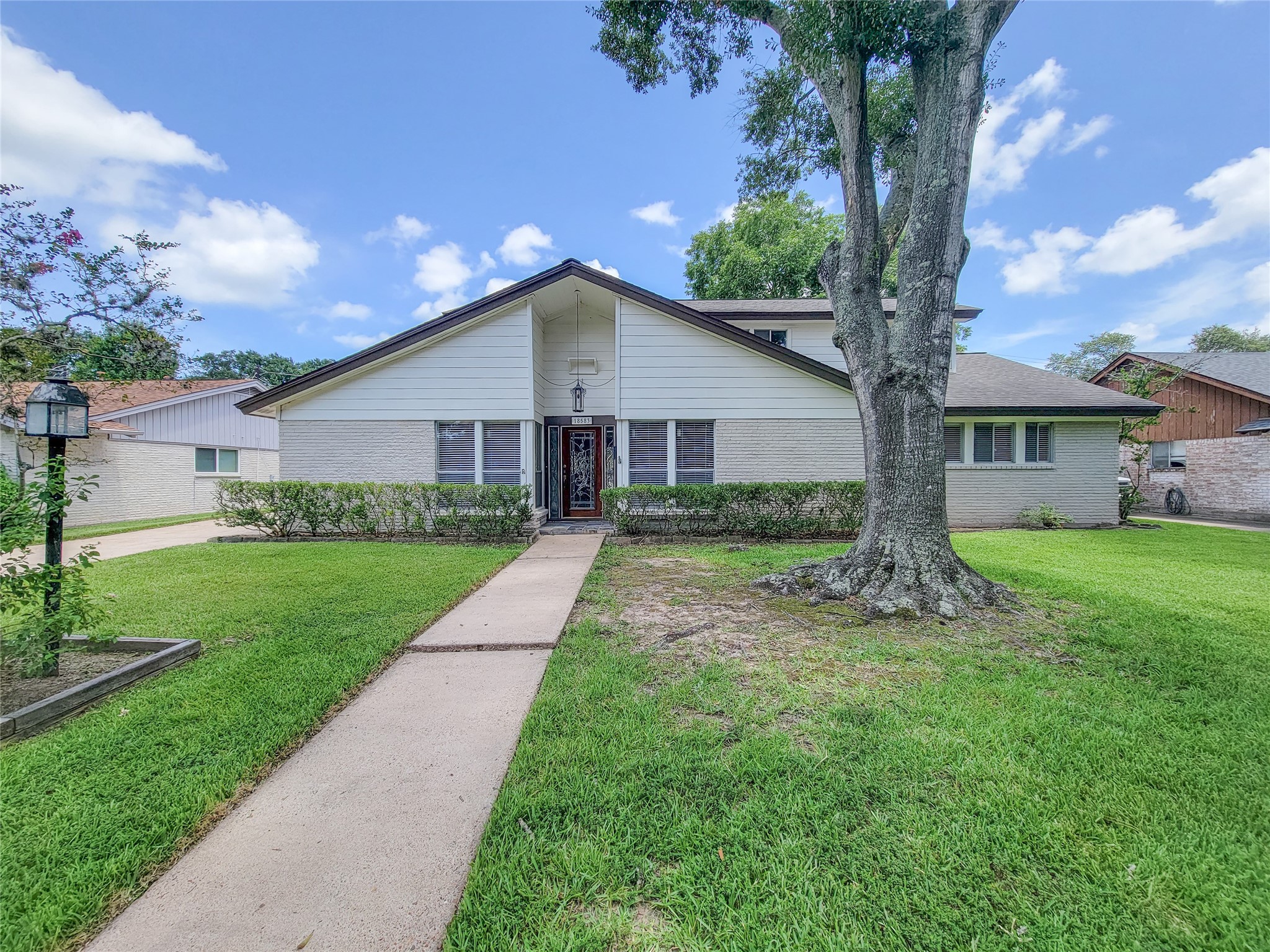 18583 Martinique Drive Property Photo 1