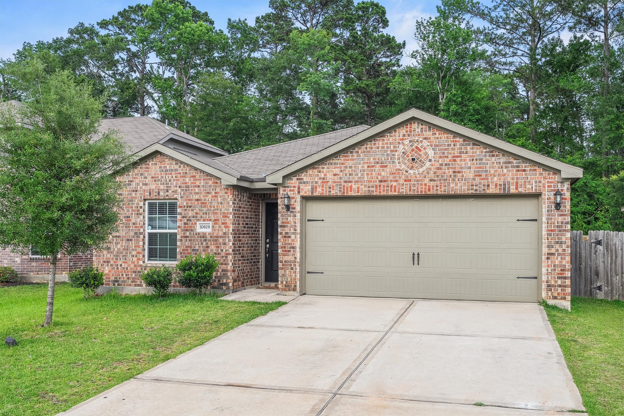 10619 Lost Maples Drive Property Photo 2