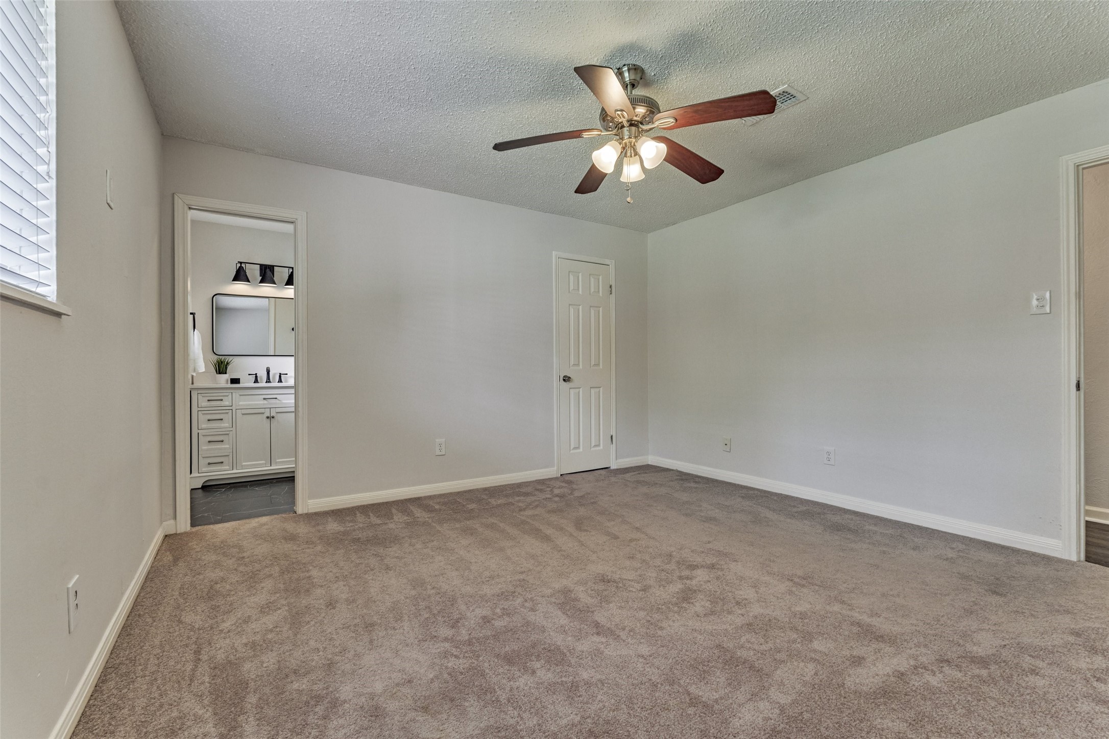 307 Robinwood Drive Property Photo 12