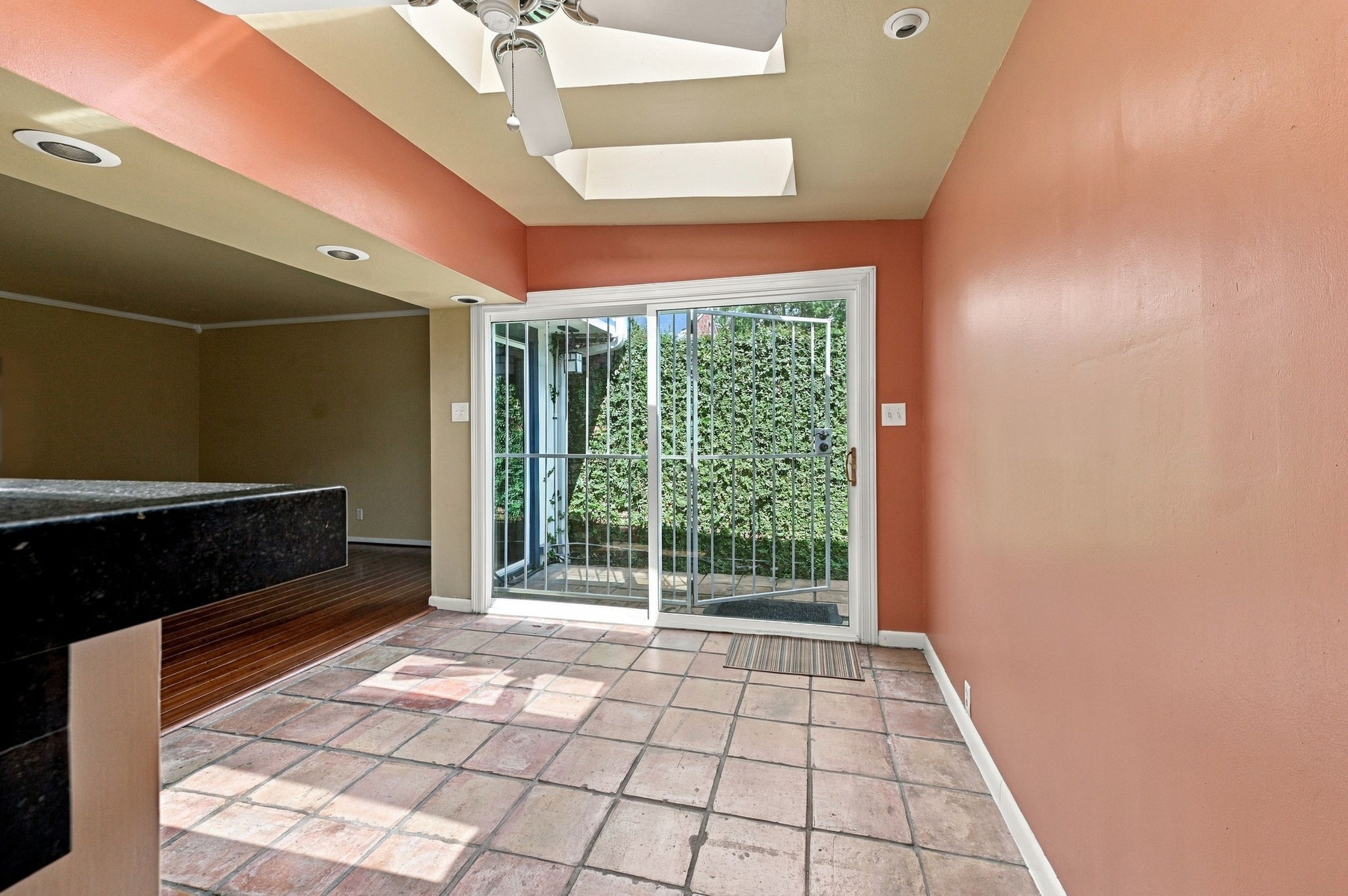 2501 Watertown Mall 84 Property Photo 5