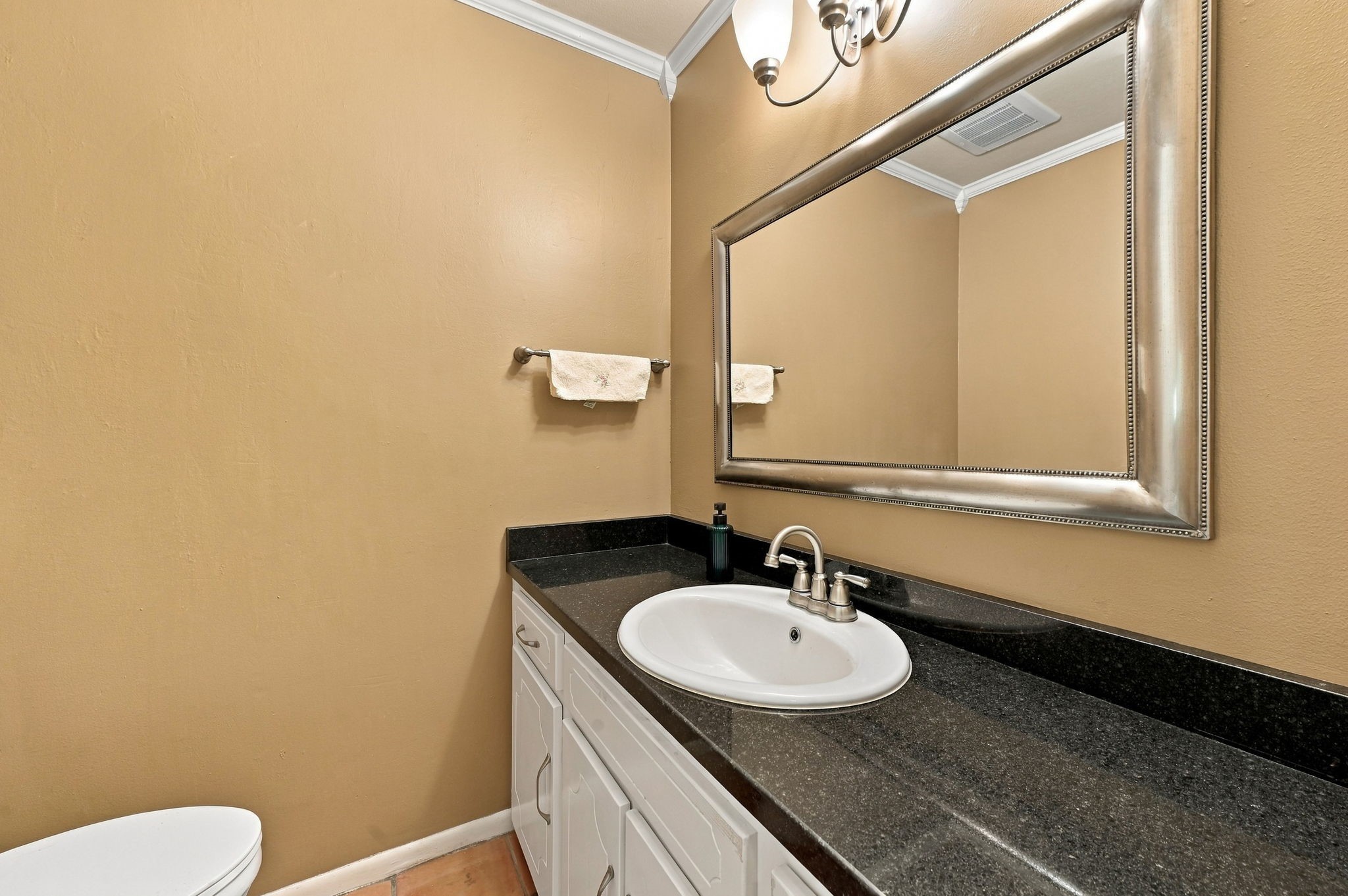 2501 Watertown Mall 84 Property Photo 10