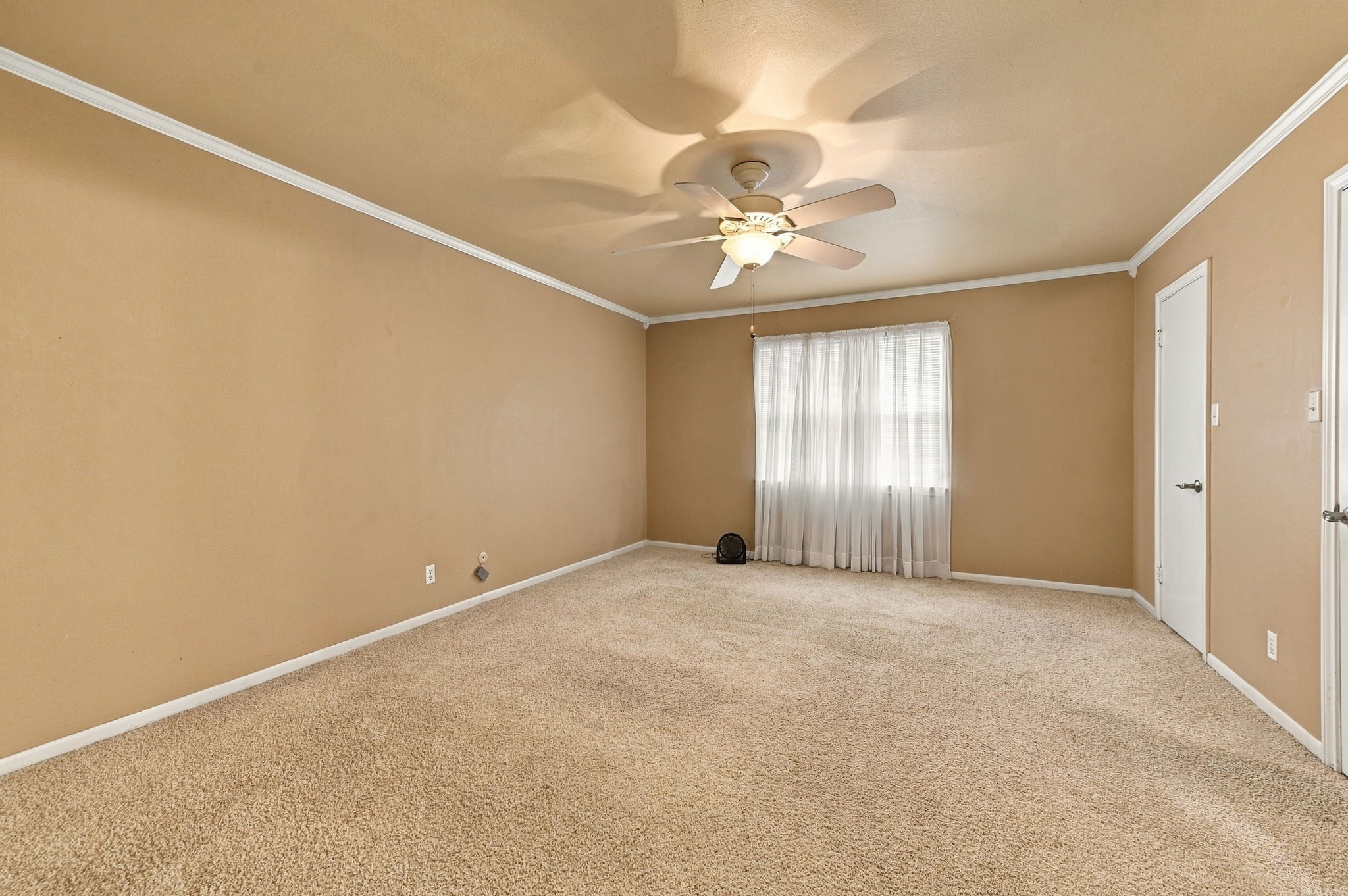 2501 Watertown Mall 84 Property Photo 11