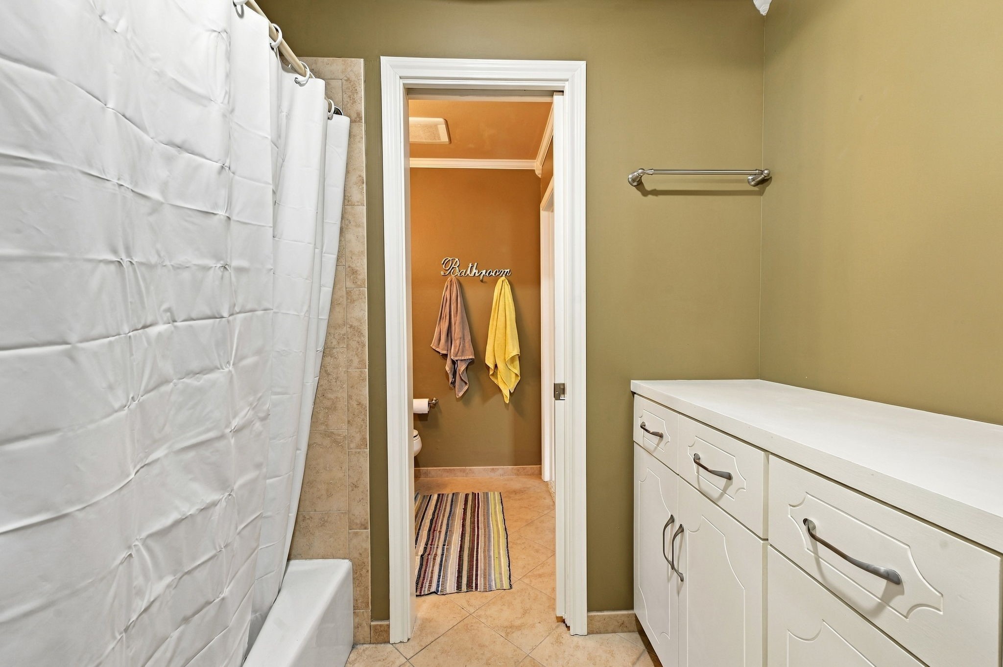 2501 Watertown Mall 84 Property Photo 16