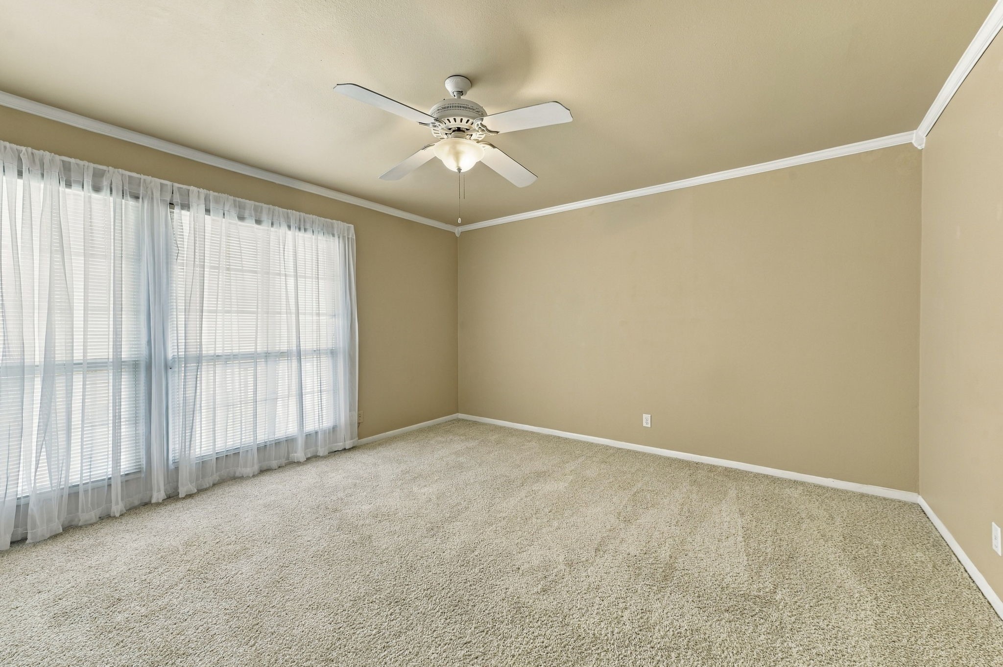 2501 Watertown Mall 84 Property Photo 18