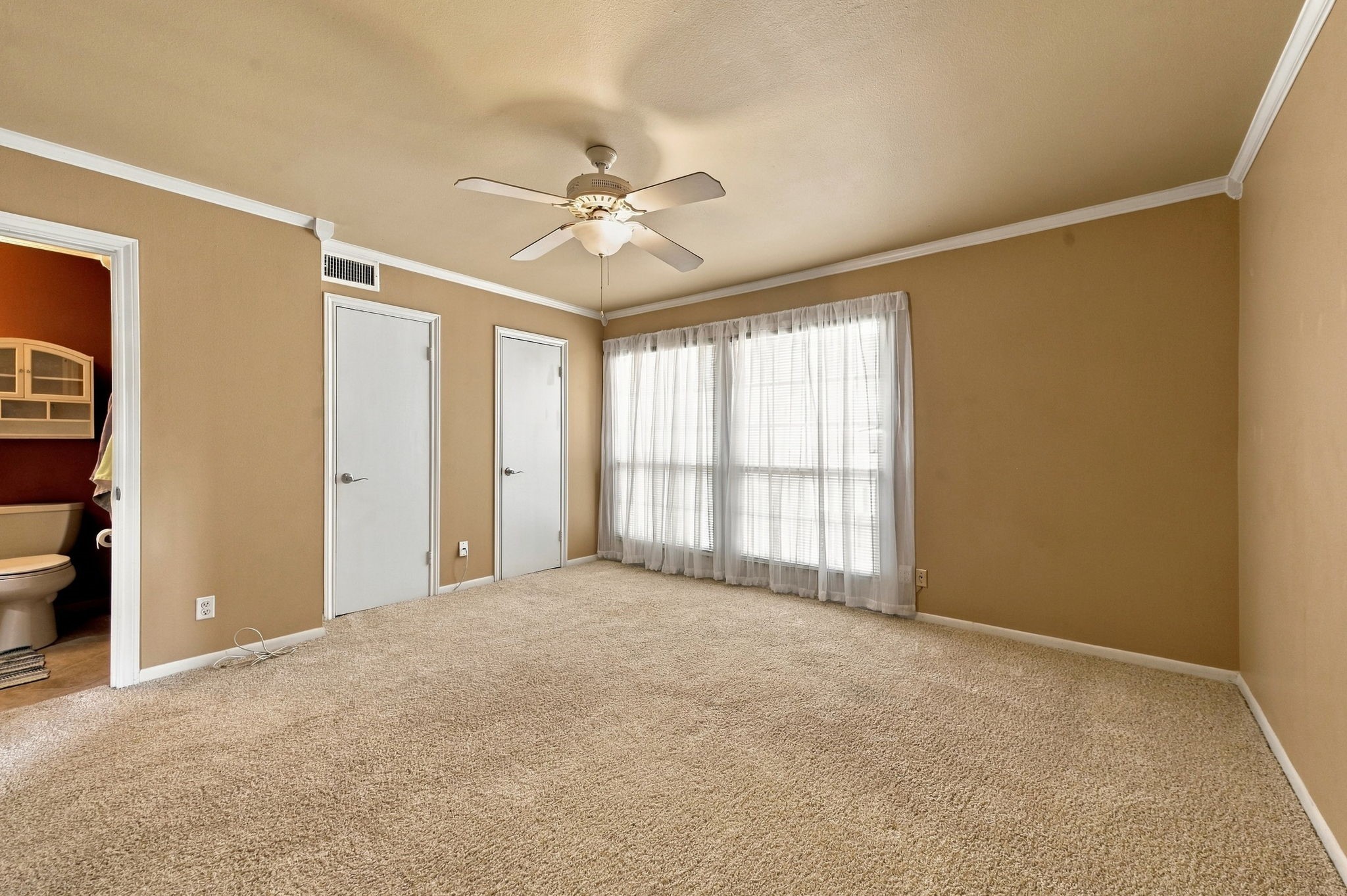 2501 Watertown Mall 84 Property Photo 19