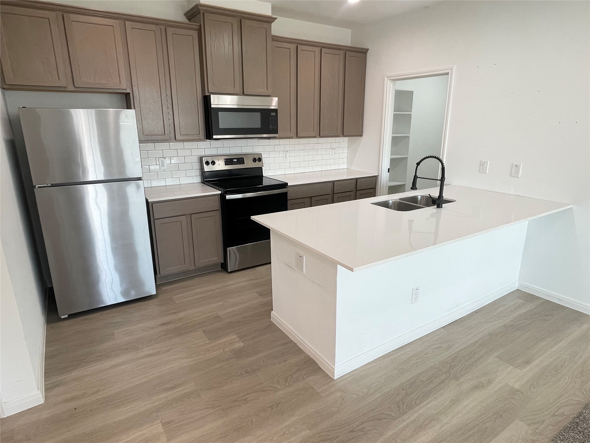 802 W Loop Property Photo 3