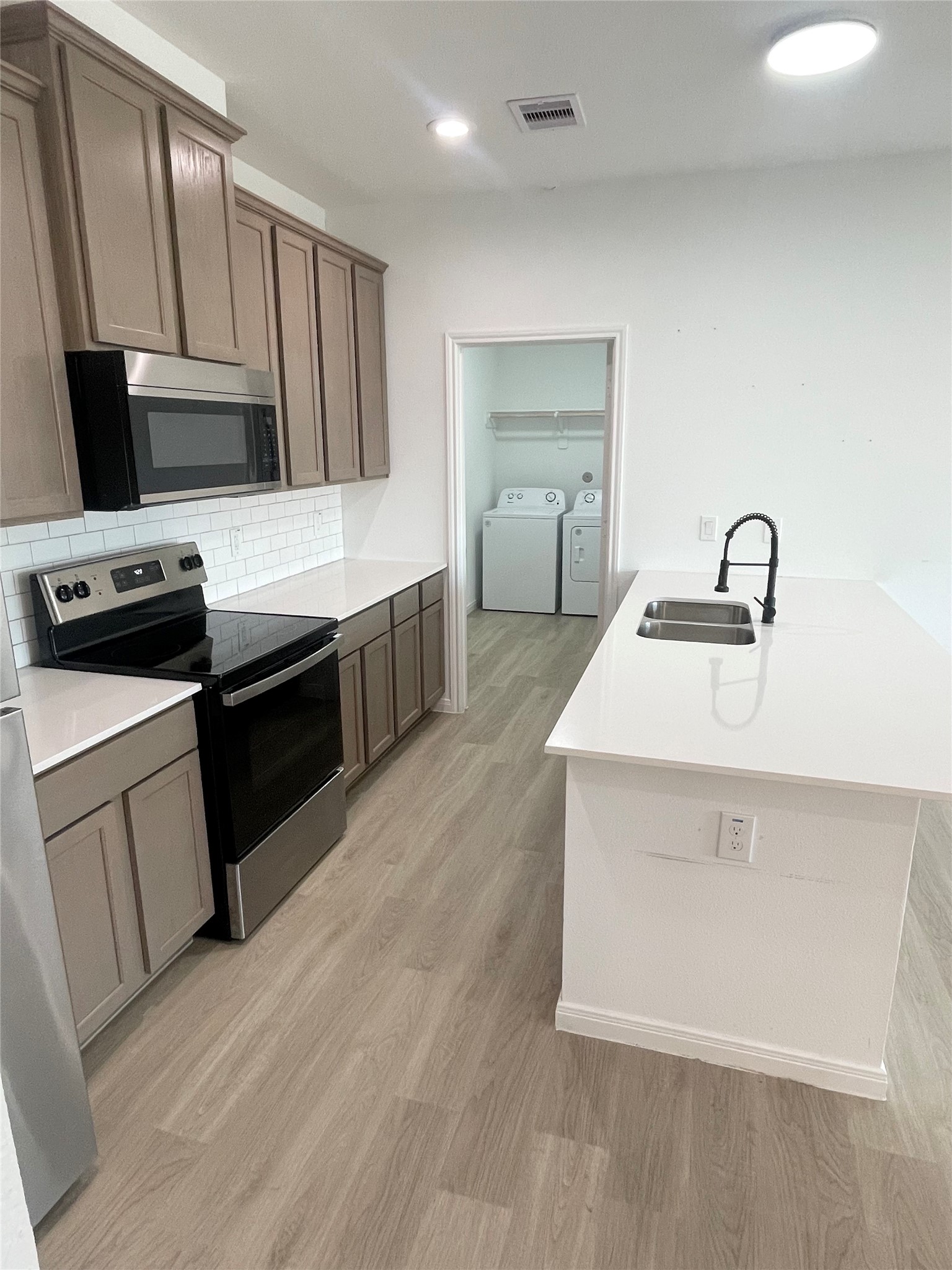802 W Loop Property Photo 4