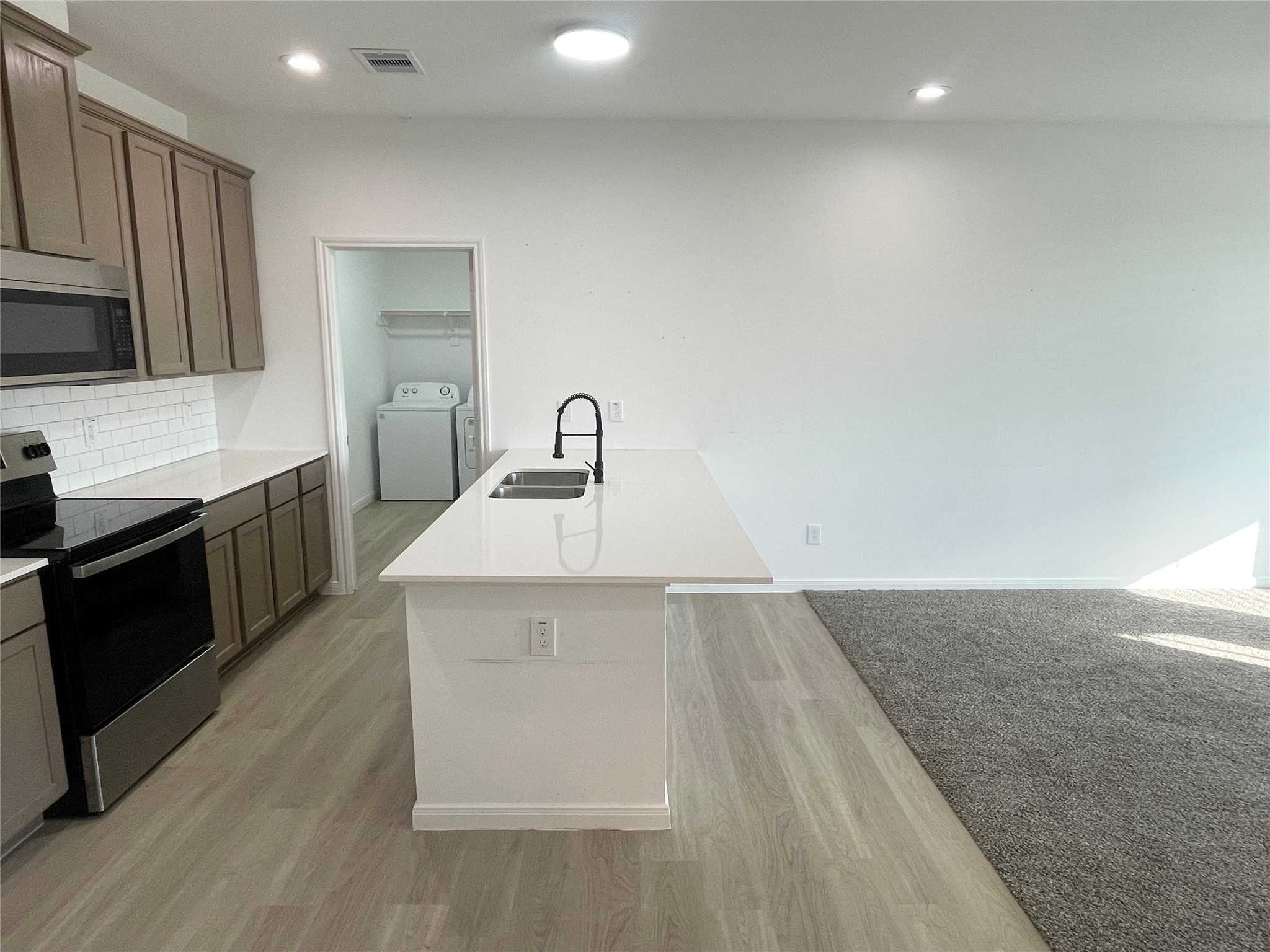 802 W Loop Property Photo 5