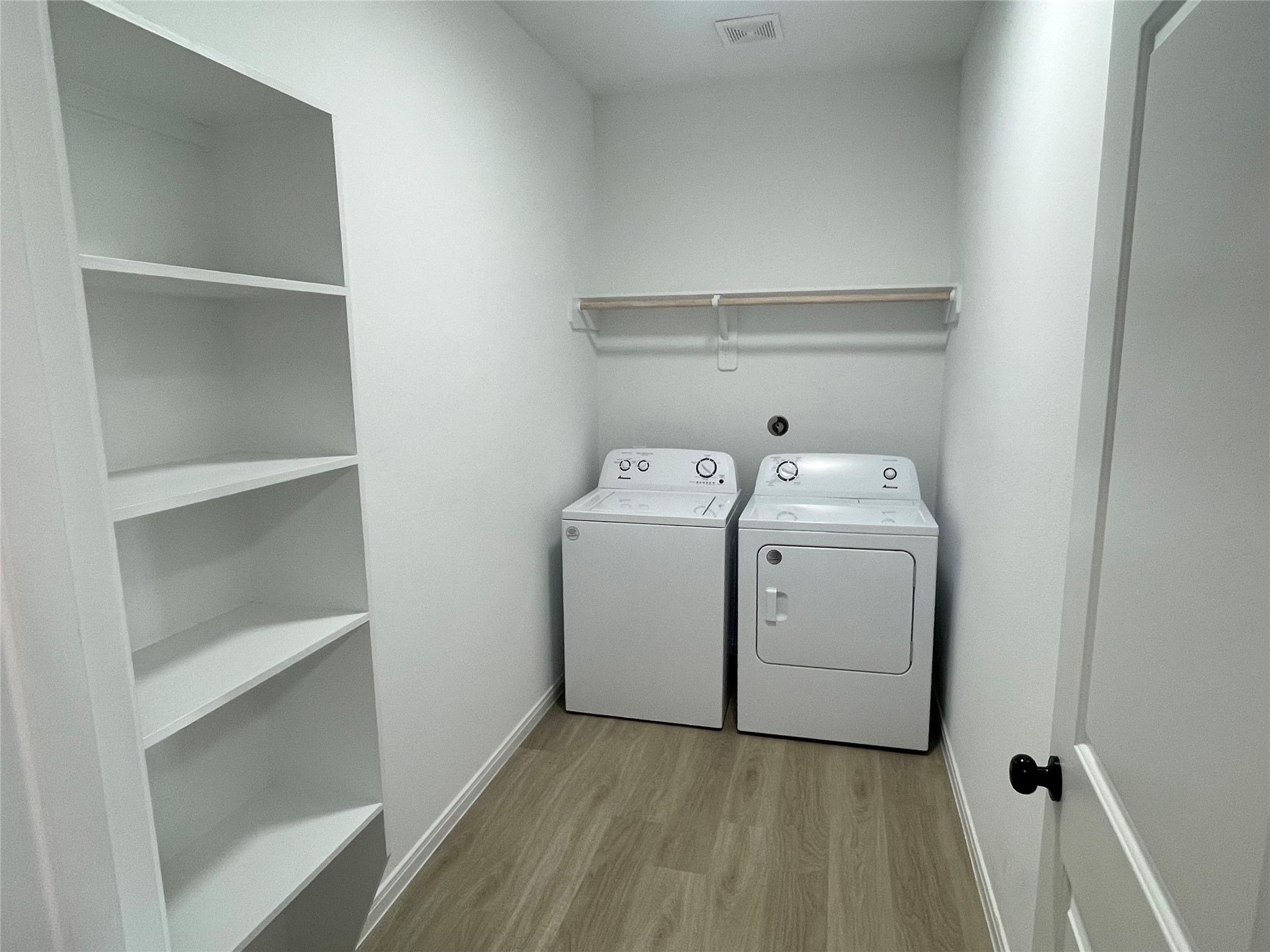 802 W Loop Property Photo 9