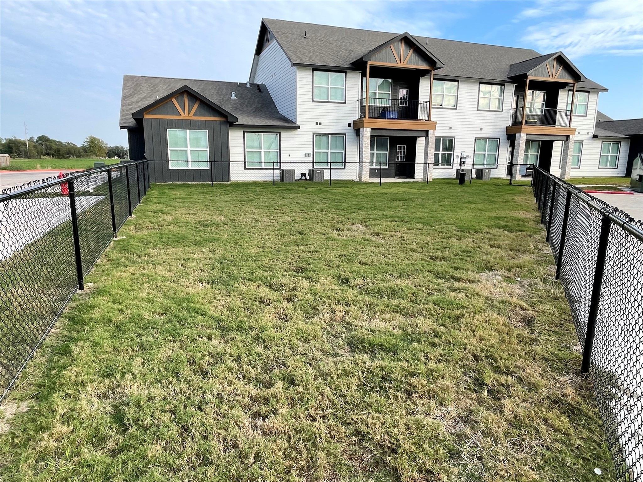 802 W Loop Property Photo 18