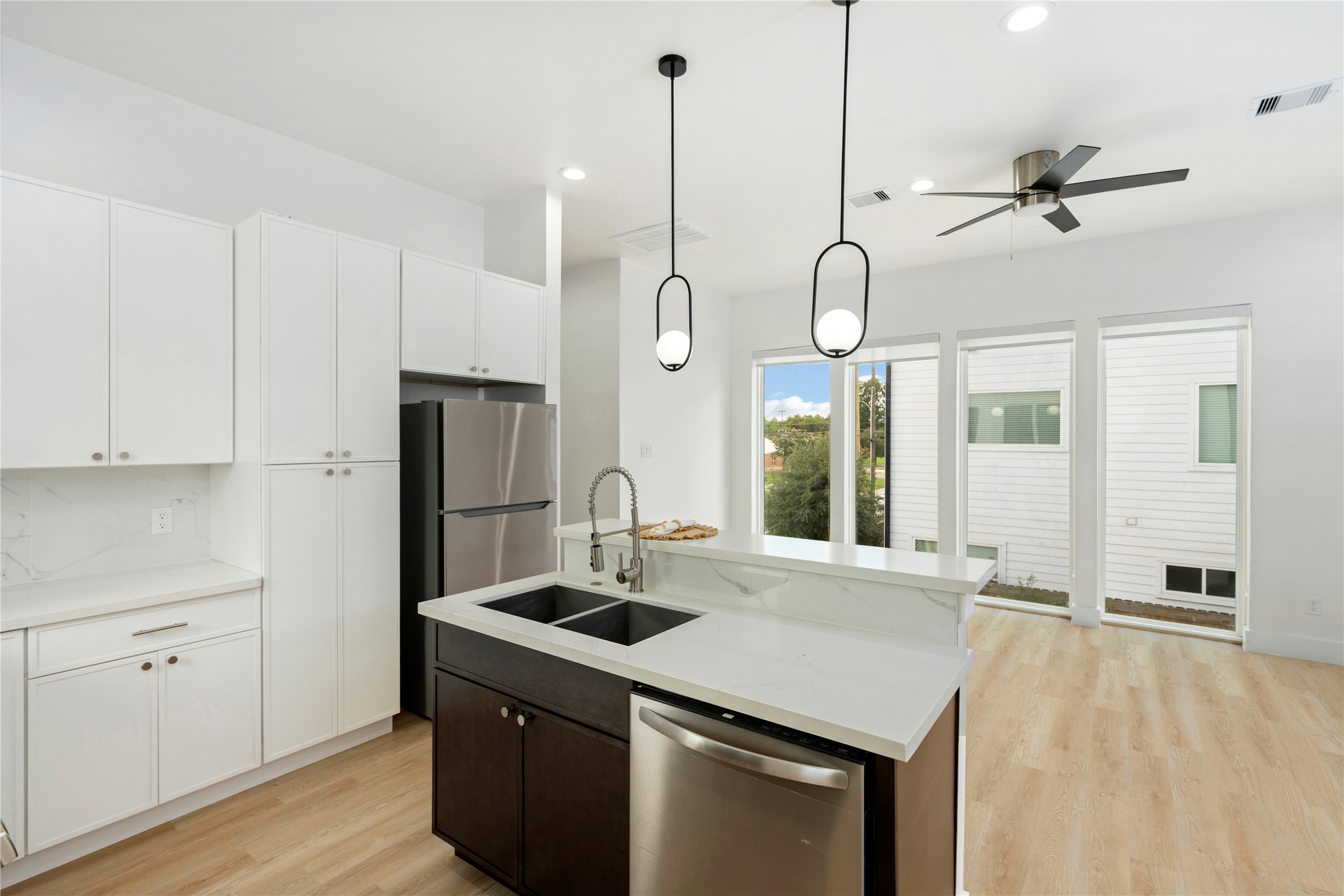 3012 Delano Street Property Photo 6