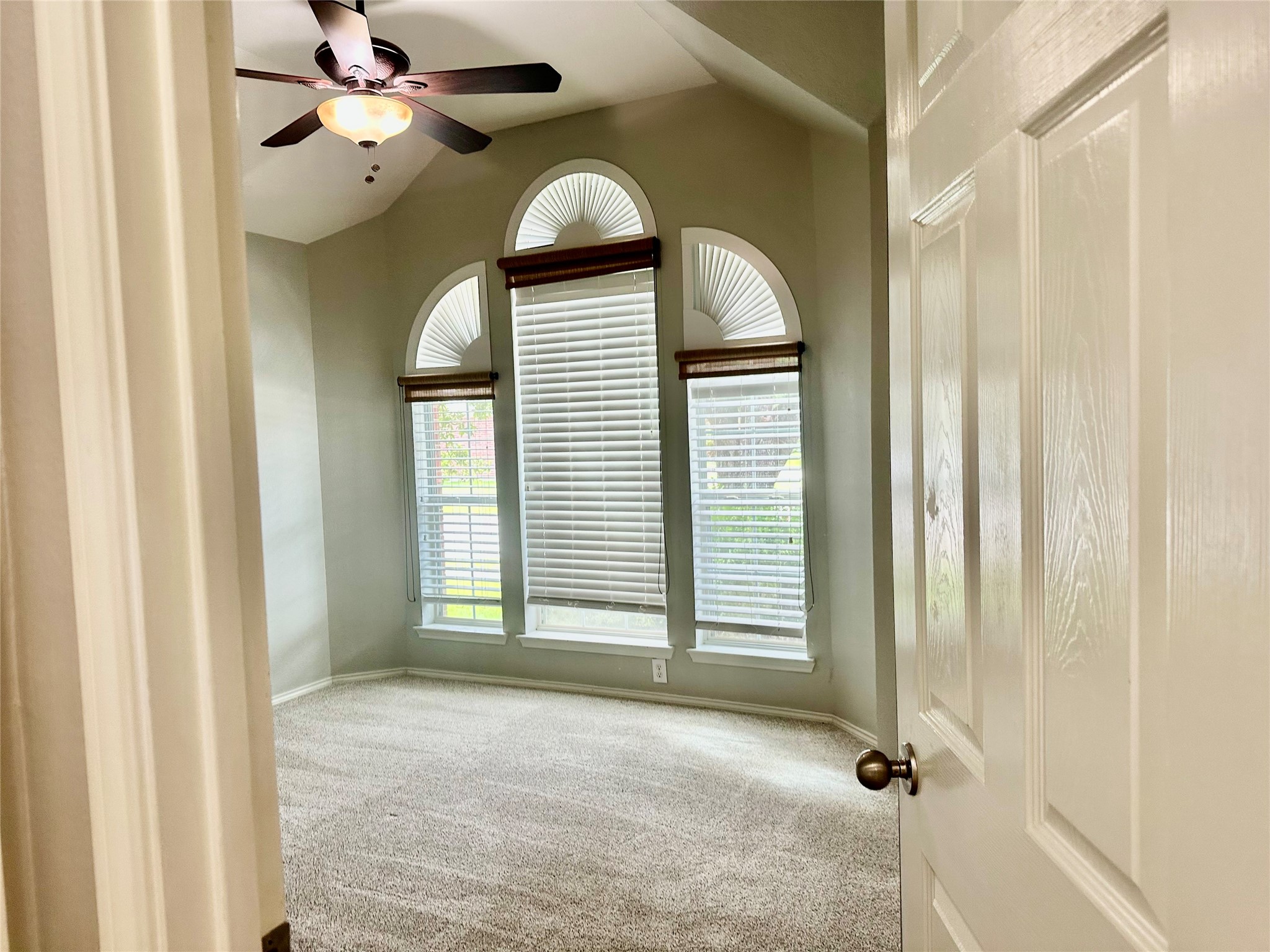 30318 Mesa Valley Drive Property Photo 4