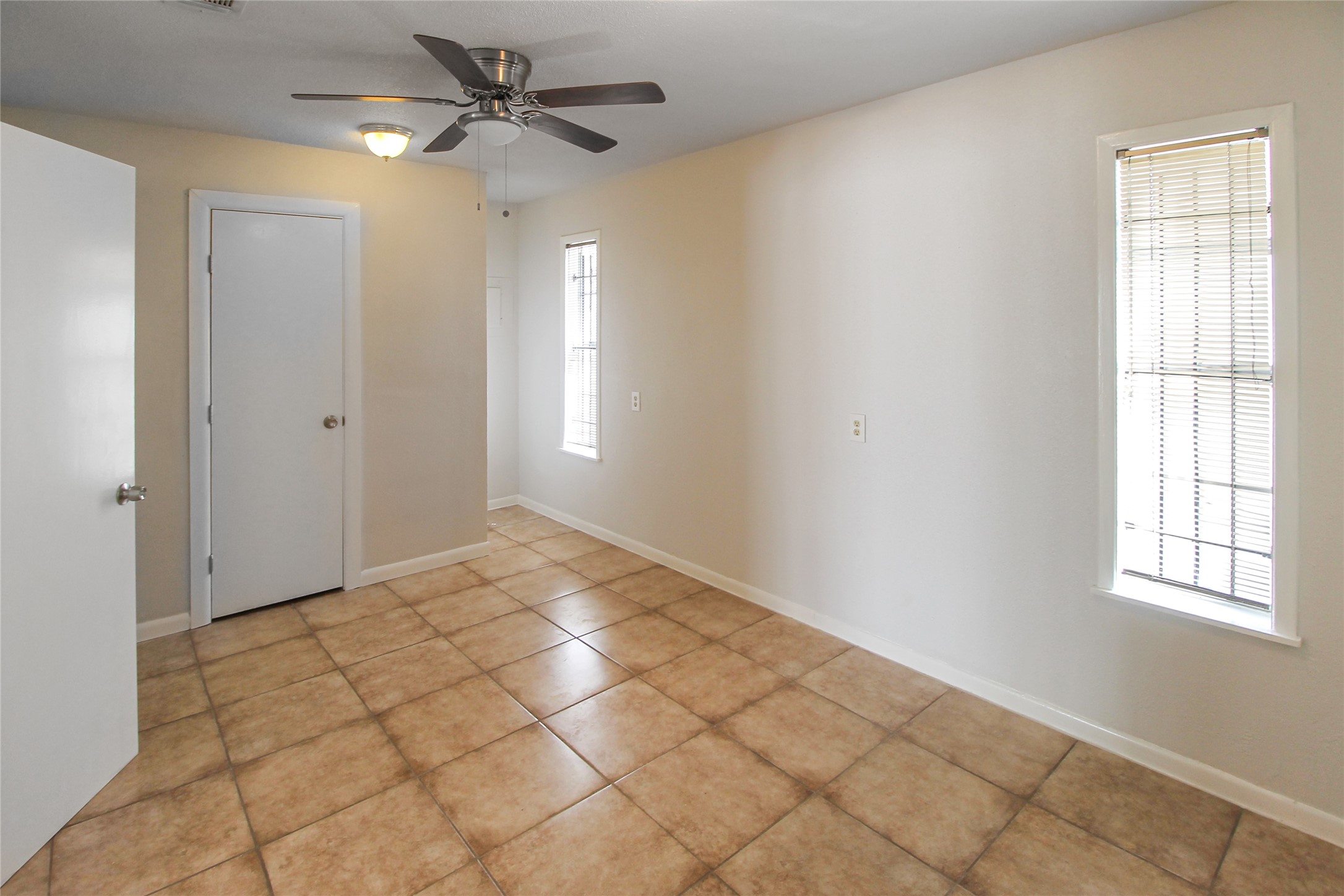 10322 Nold Drive Property Photo 11
