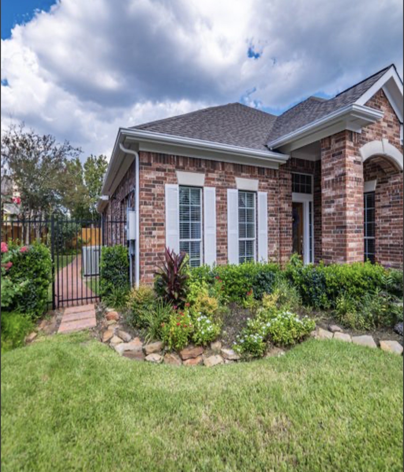 5019 Shining Creek Ct Property Photo 4