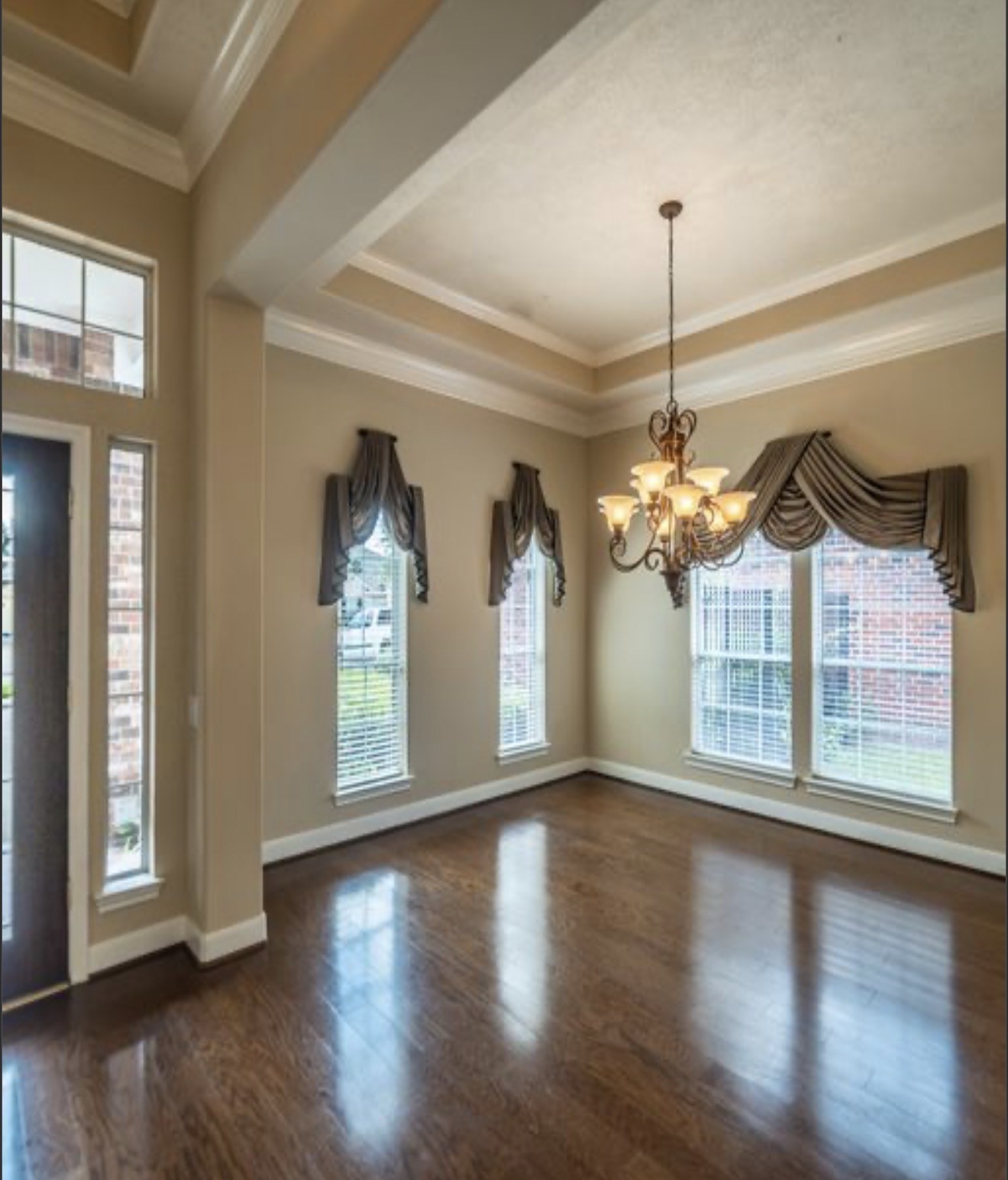 5019 Shining Creek Ct Property Photo 5