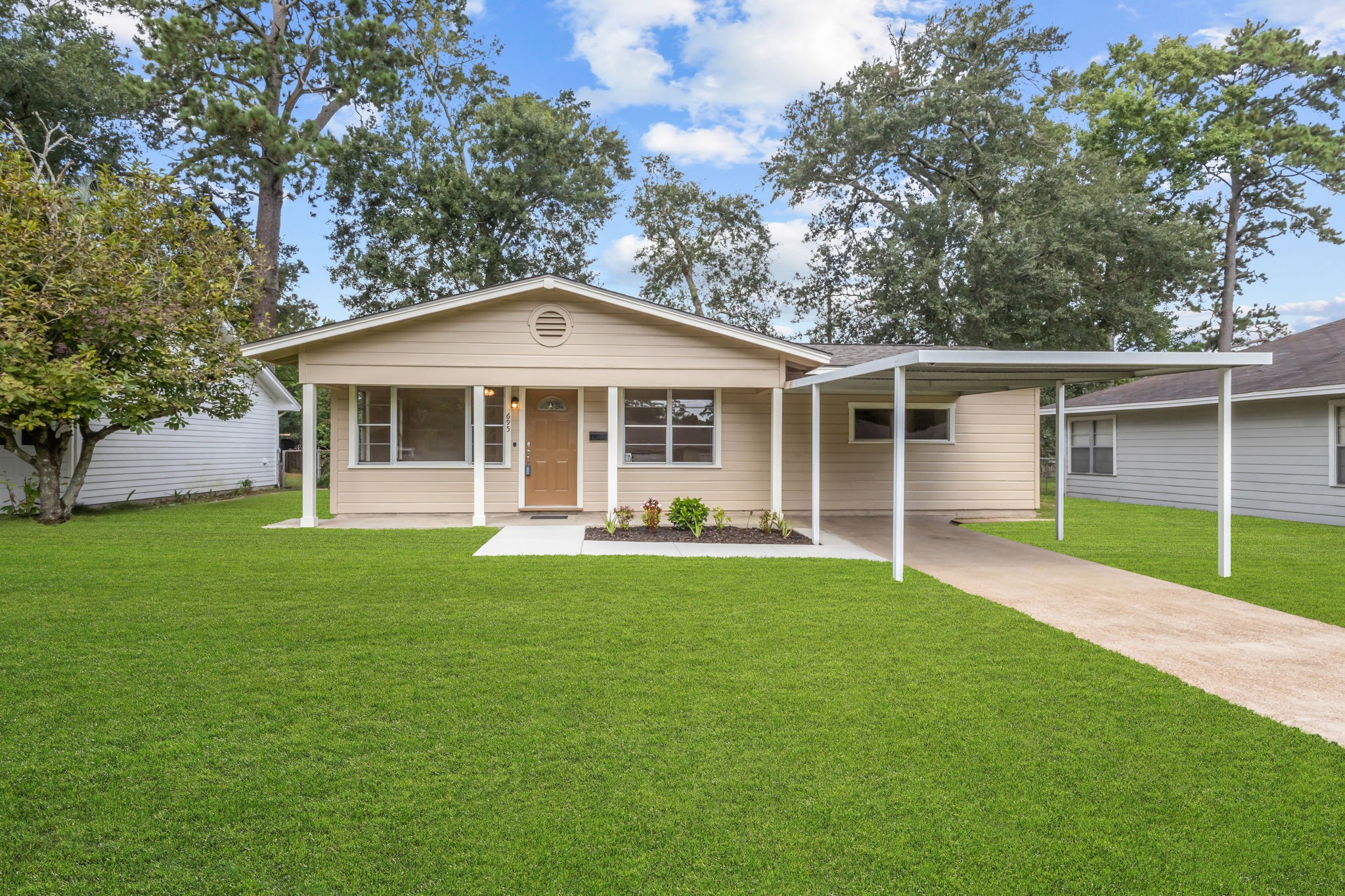 695 Callaway Drive Property Photo 2