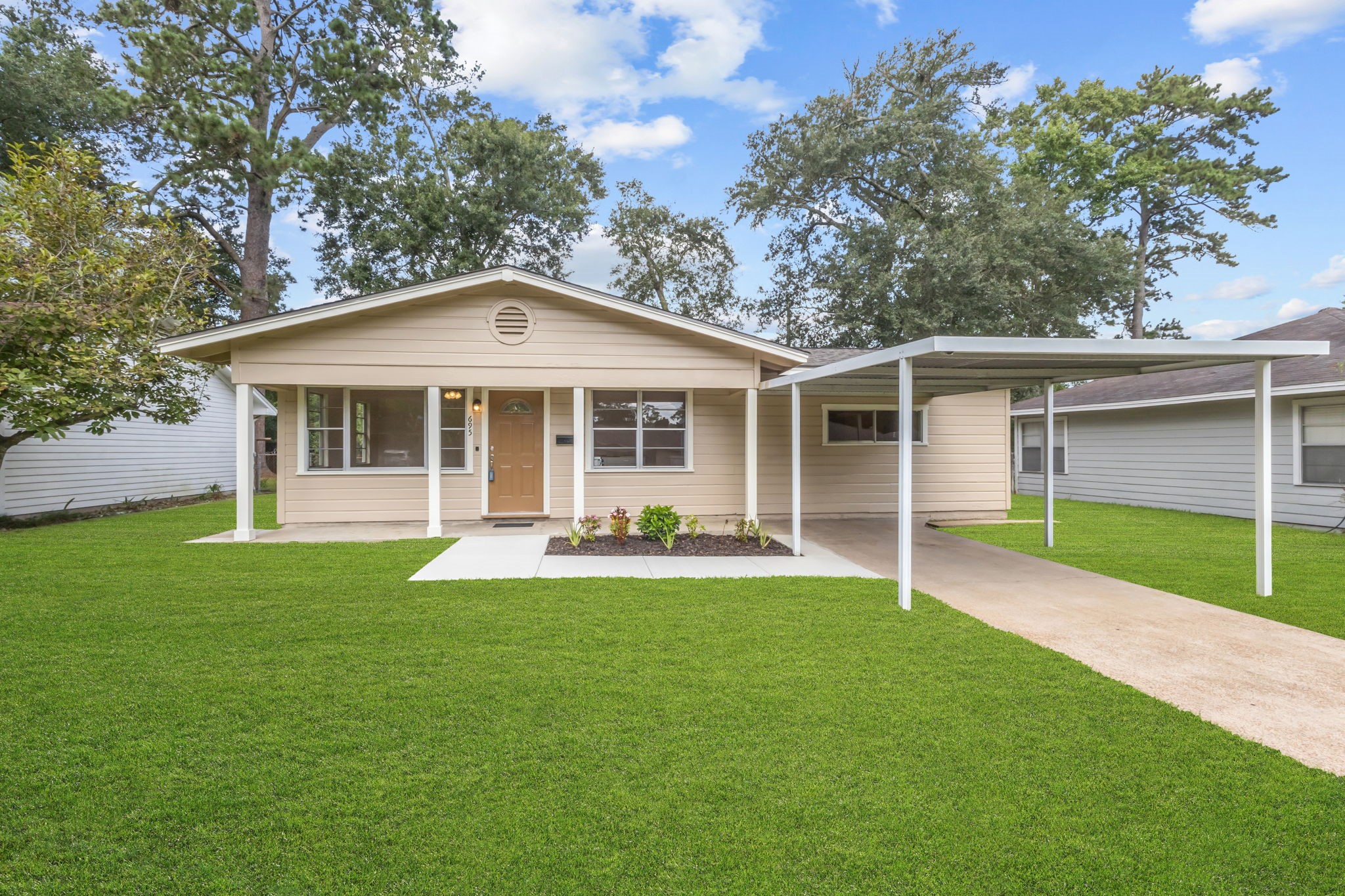 695 Callaway Drive Property Photo 3