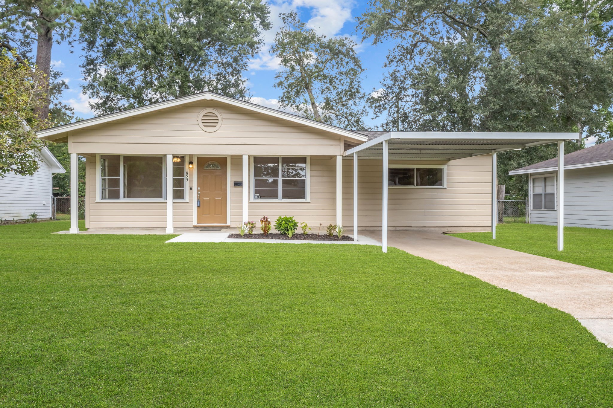 695 Callaway Drive Property Photo 4