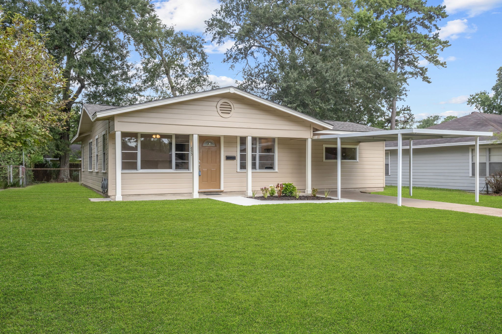 695 Callaway Drive Property Photo 5