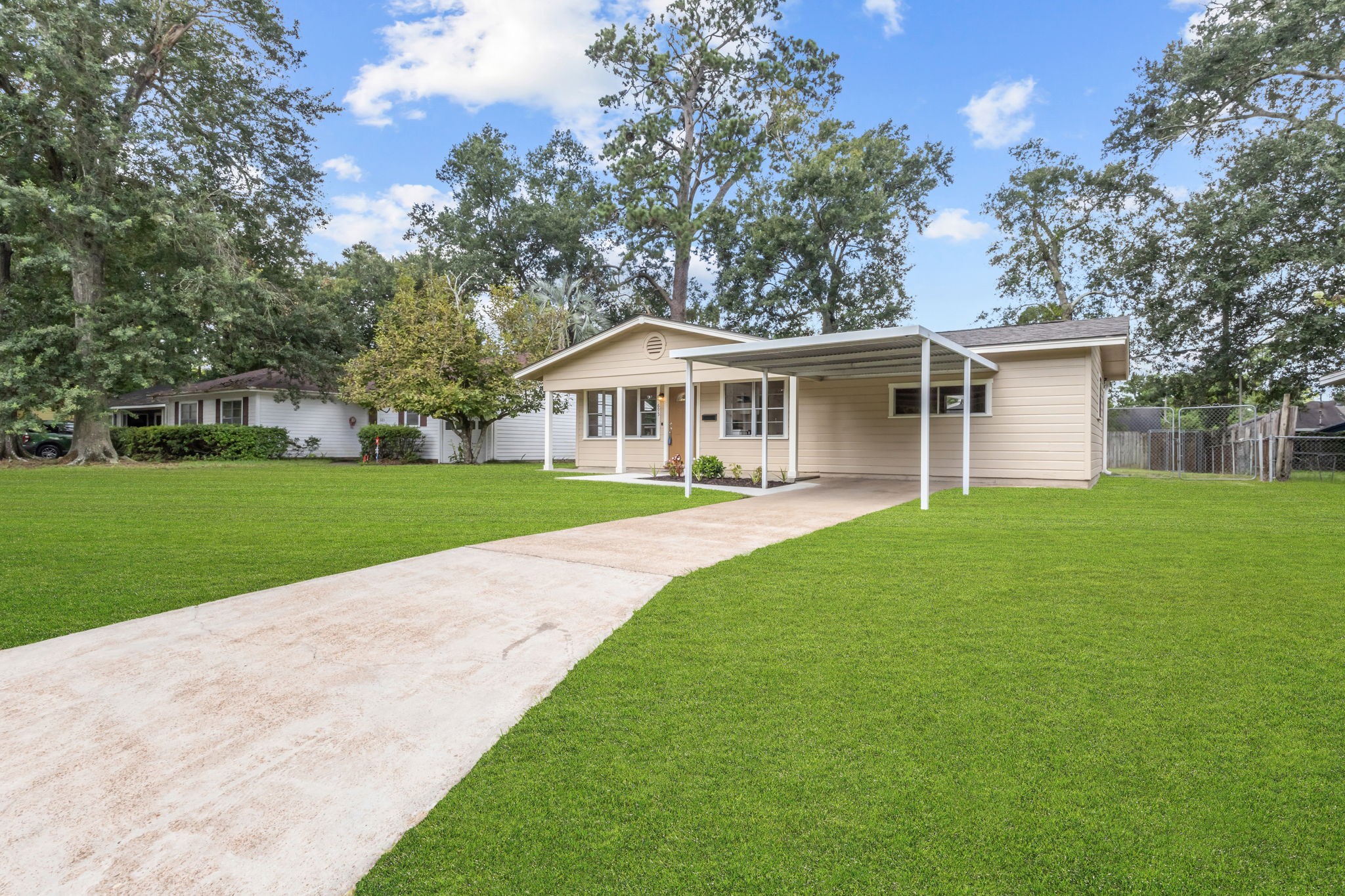 695 Callaway Drive Property Photo 6