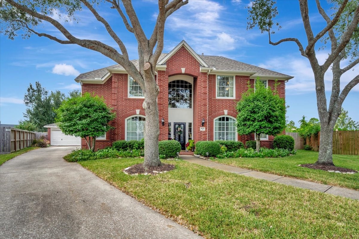 1606 Joshua Tree Lane Property Photo 1