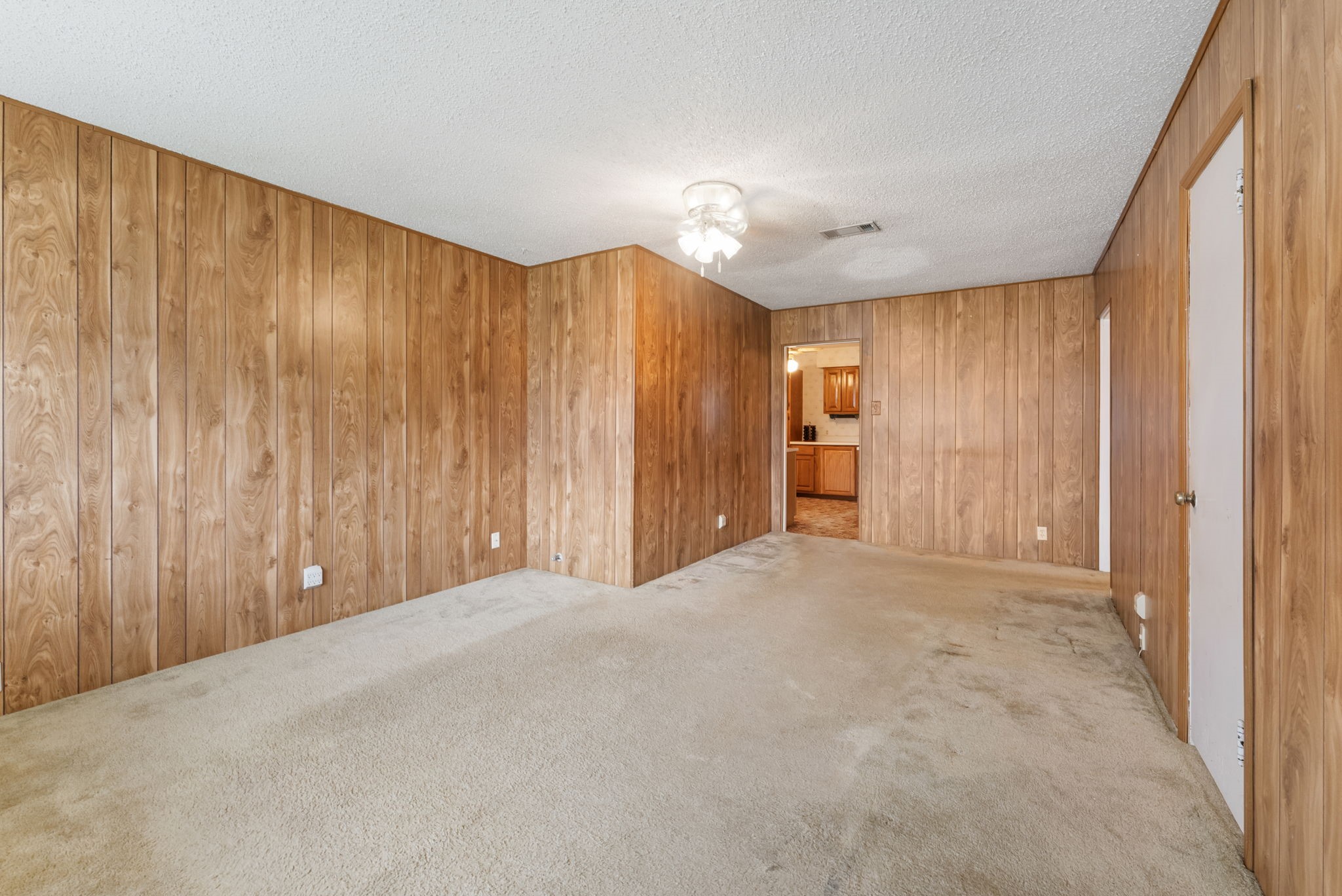 2022 Wakefield Drive Property Photo 4