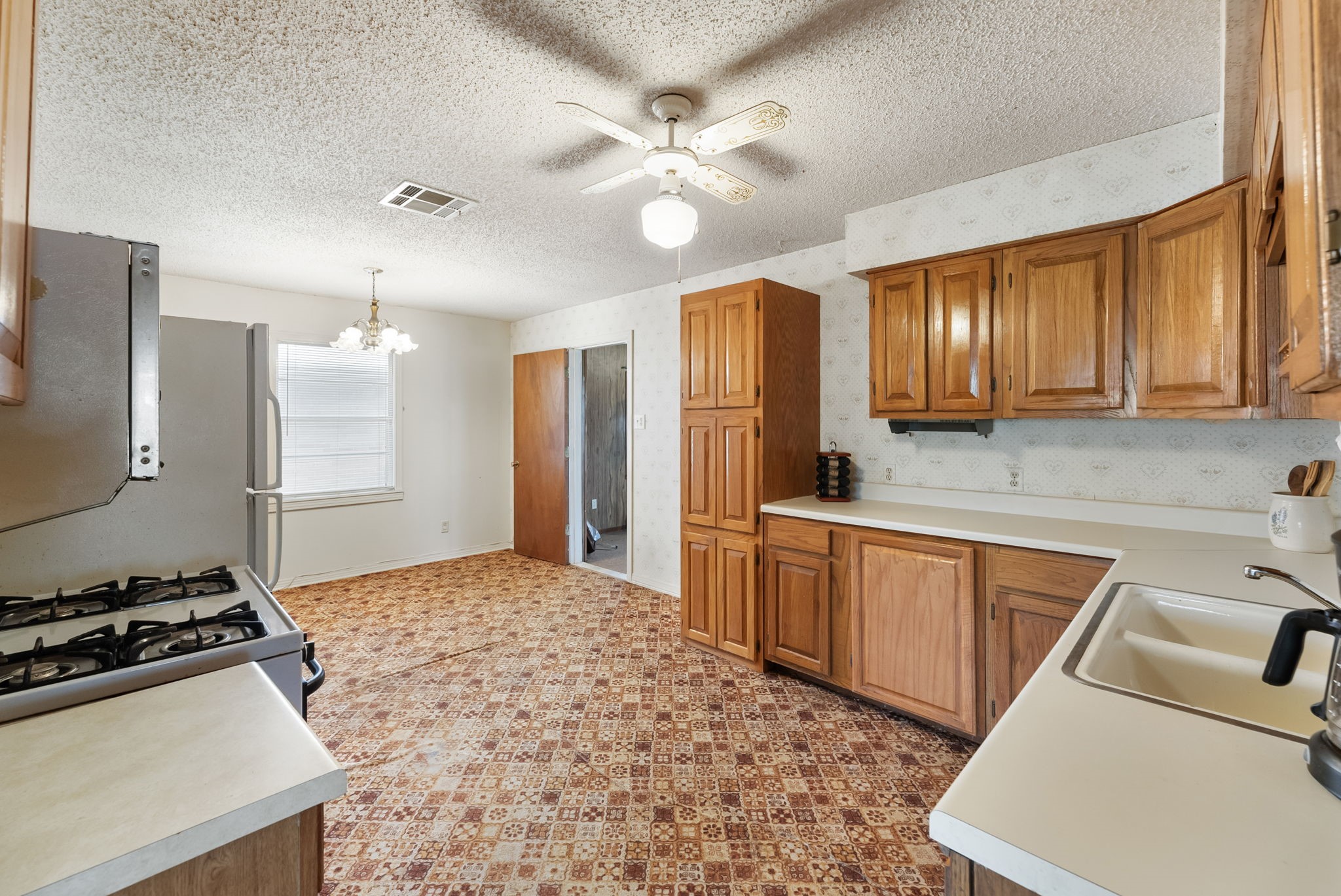 2022 Wakefield Drive Property Photo 5
