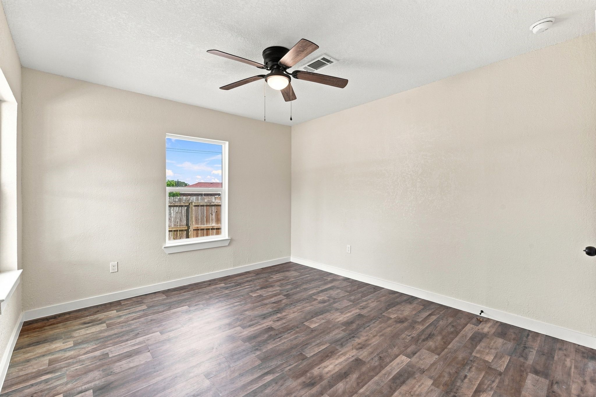 801 E Defee Avenue Property Photo 34