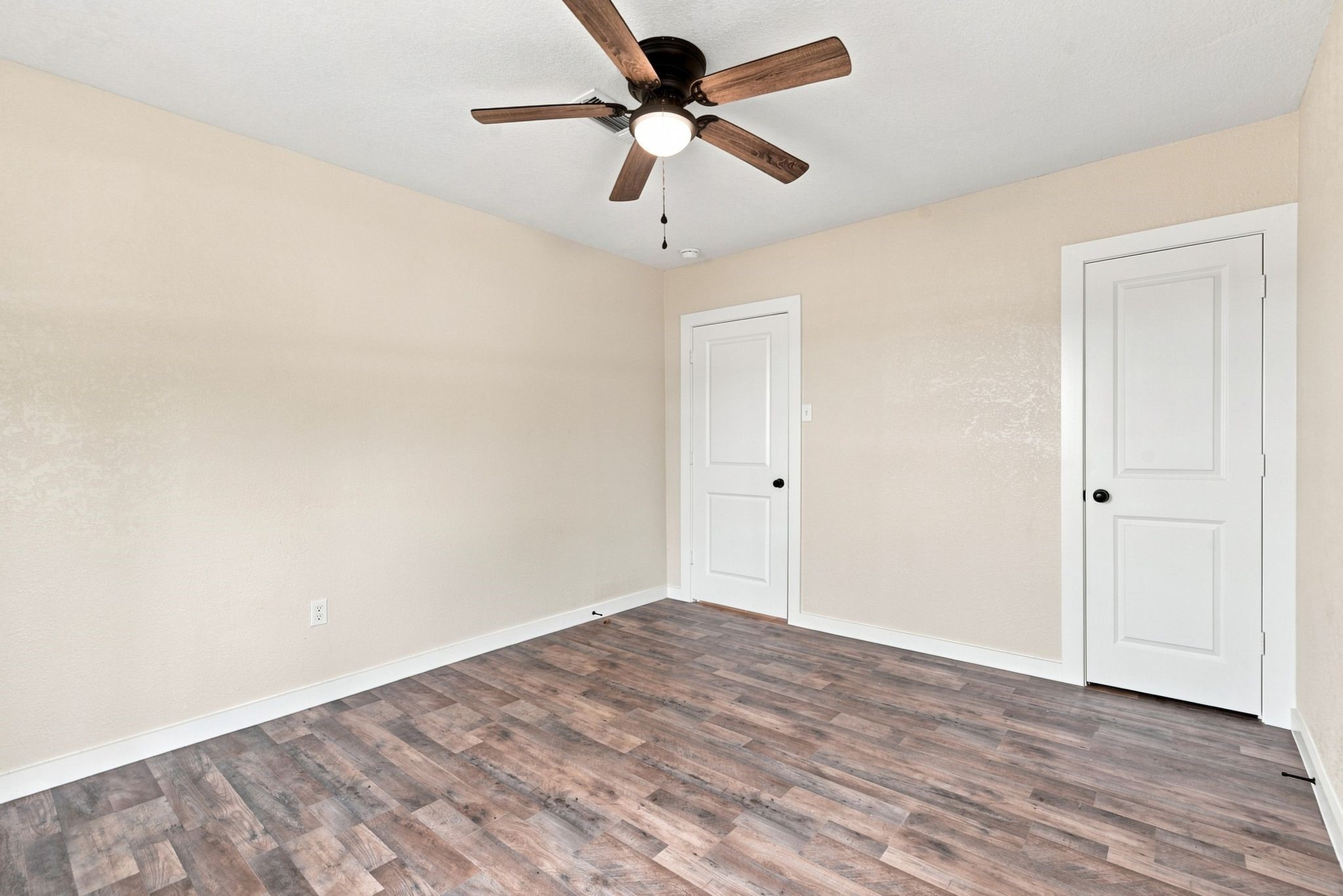 801 E Defee Avenue Property Photo 35