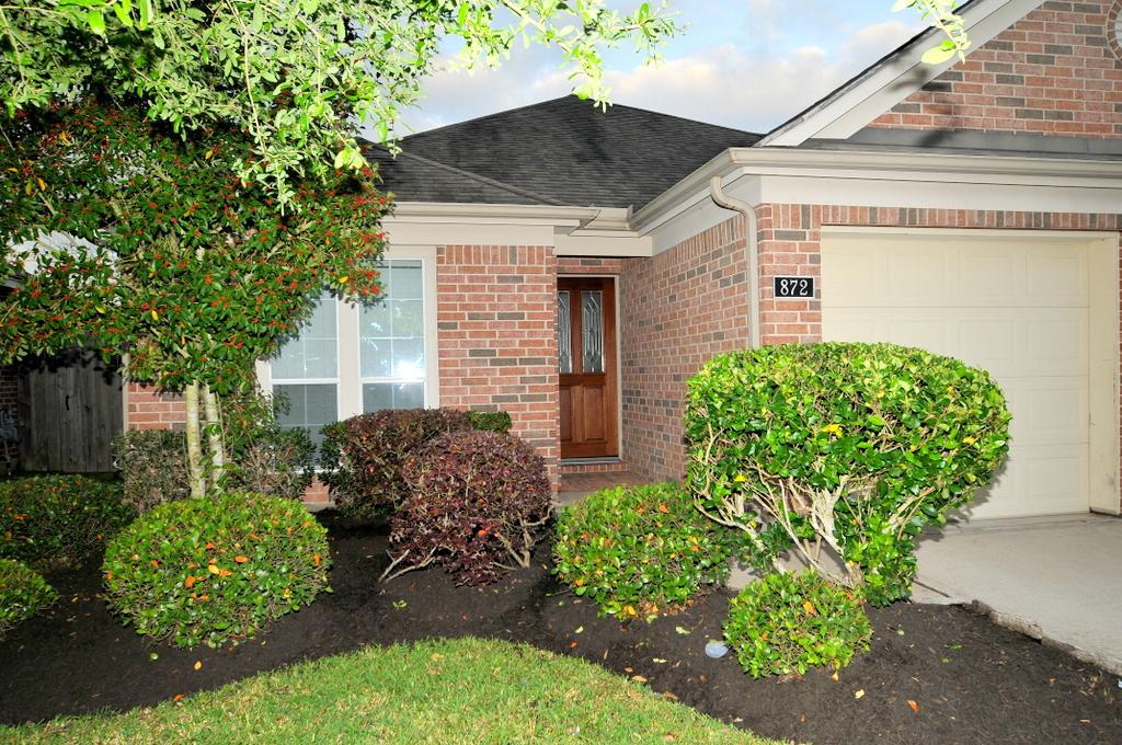 872 Rock Harbor Lane Property Photo 2