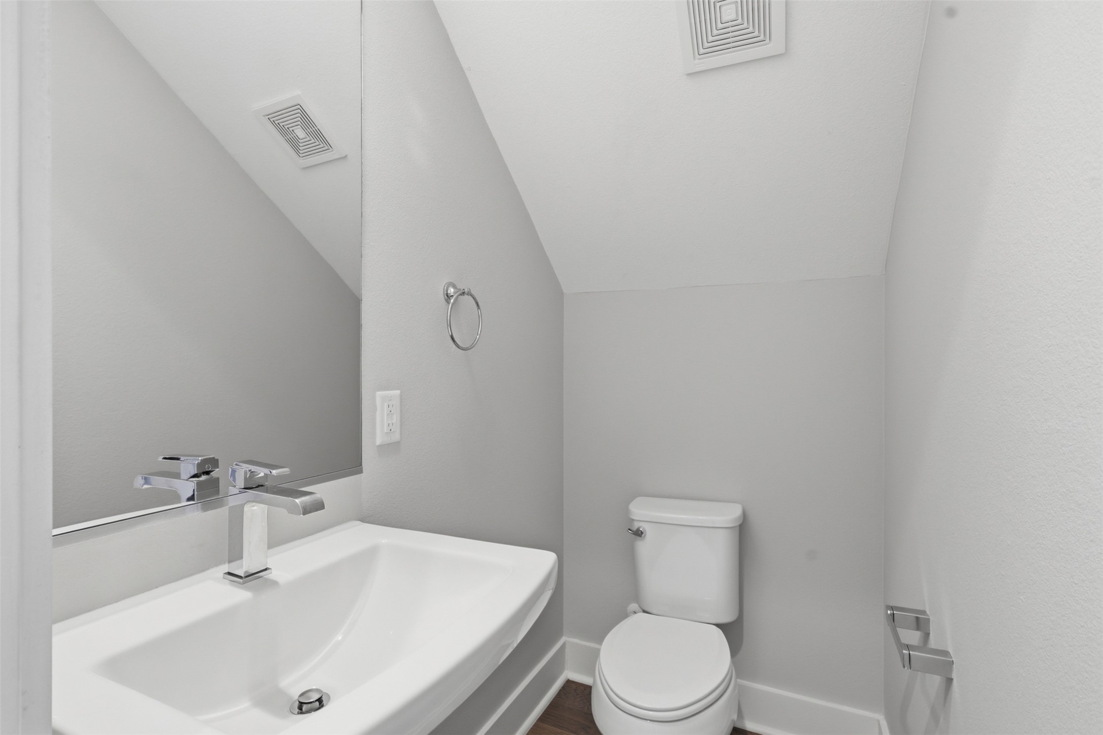 614 Thornton Road D Property Photo 12
