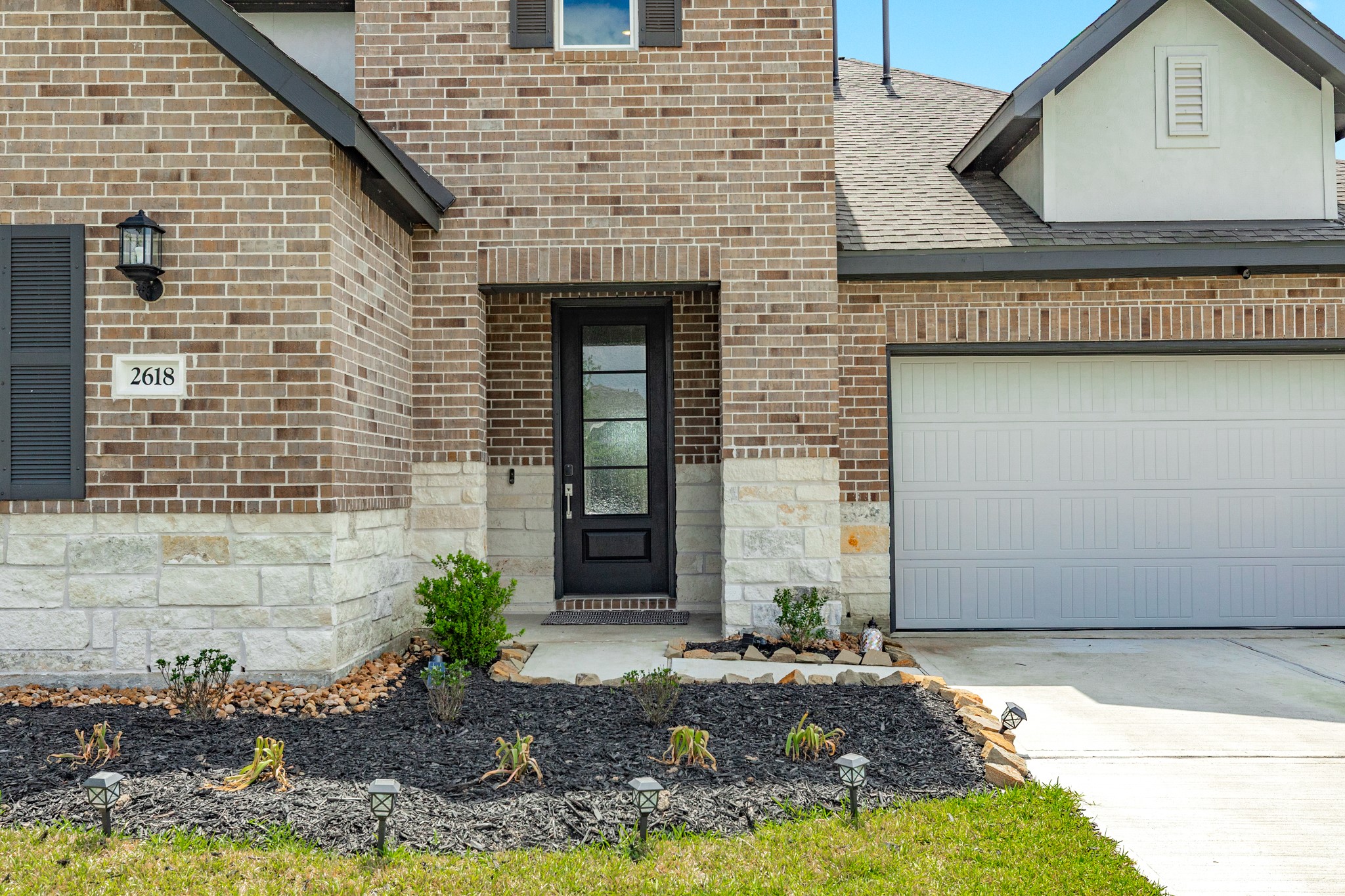2618 Jasper Oaks Drive Property Photo 2