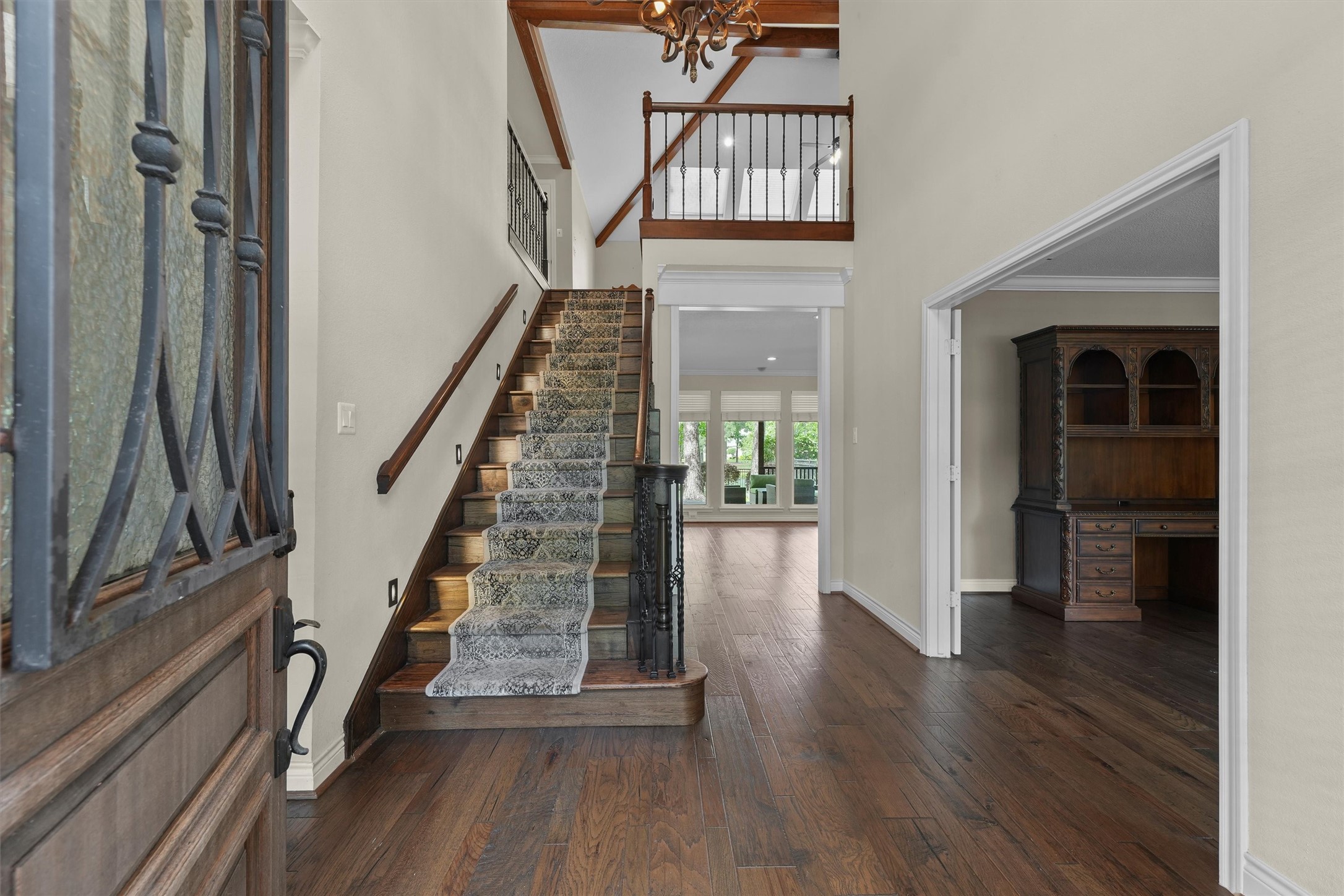 2023 Forest Garden Drive Property Photo 5