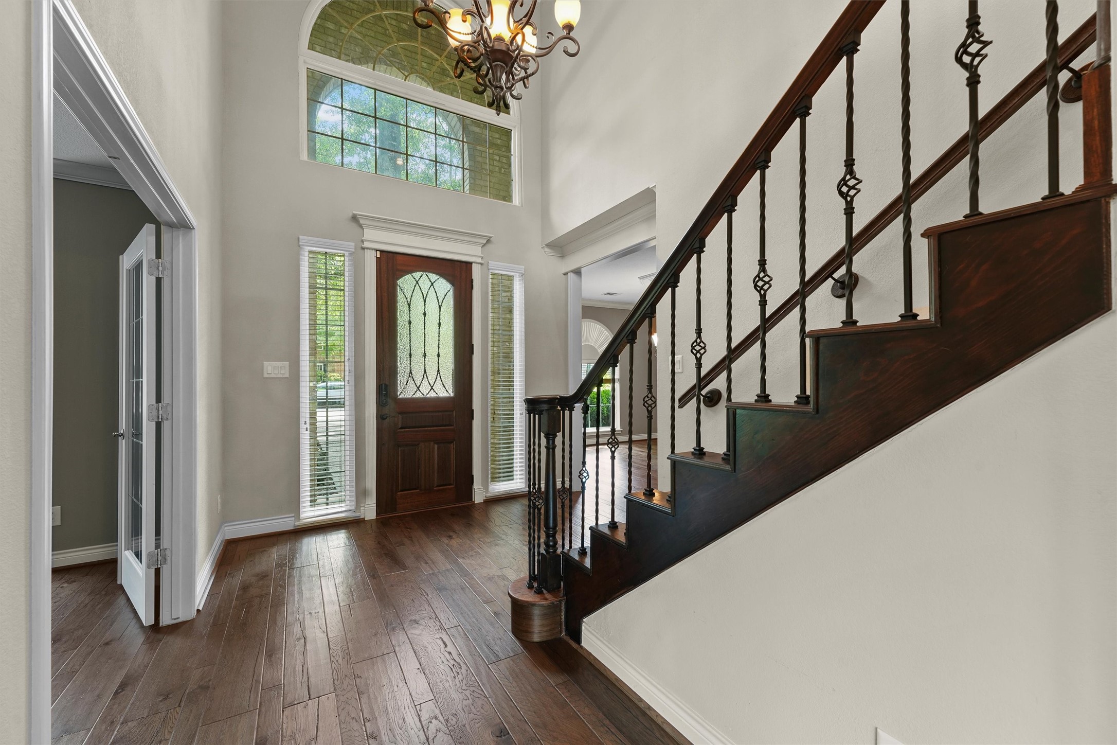 2023 Forest Garden Drive Property Photo 6