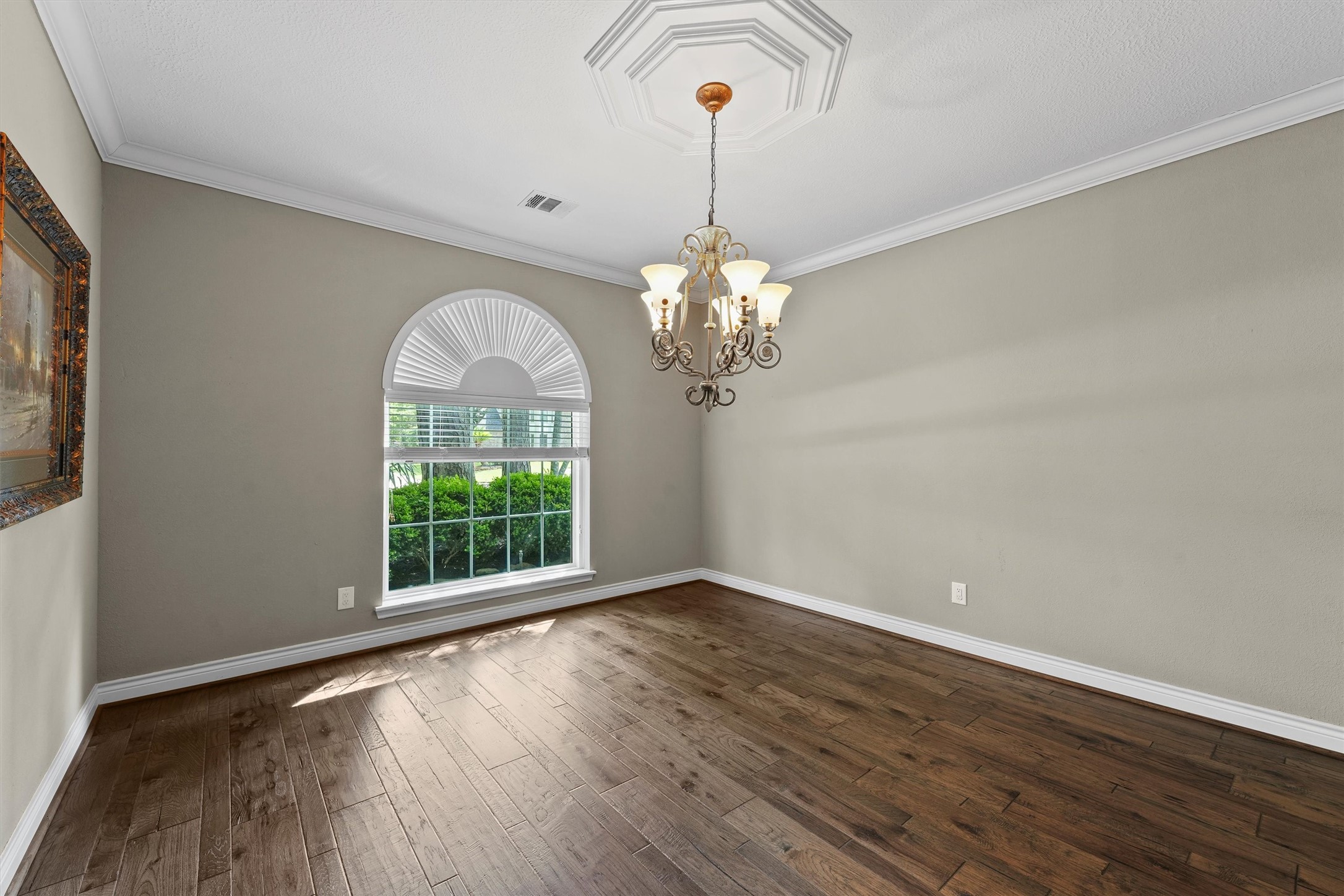 2023 Forest Garden Drive Property Photo 7