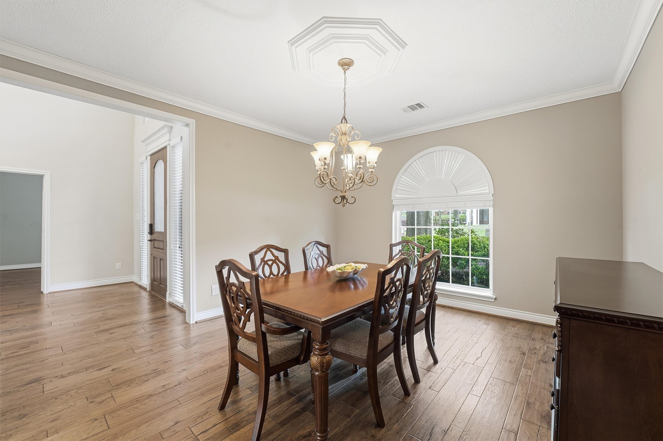 2023 Forest Garden Drive Property Photo 8