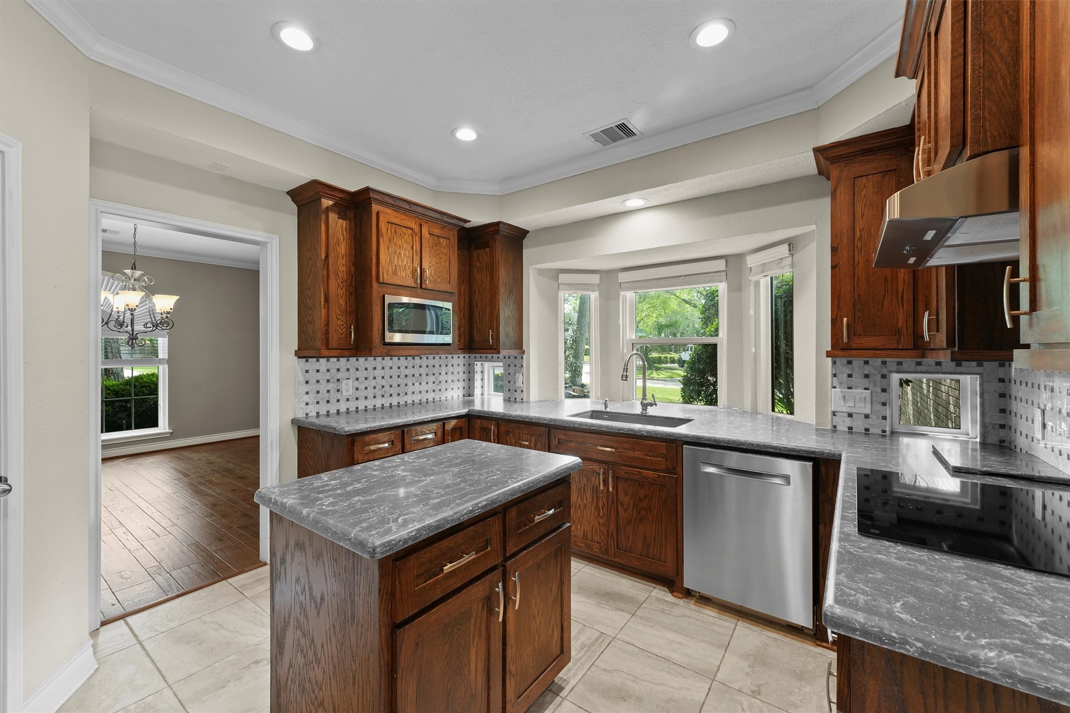2023 Forest Garden Drive Property Photo 14