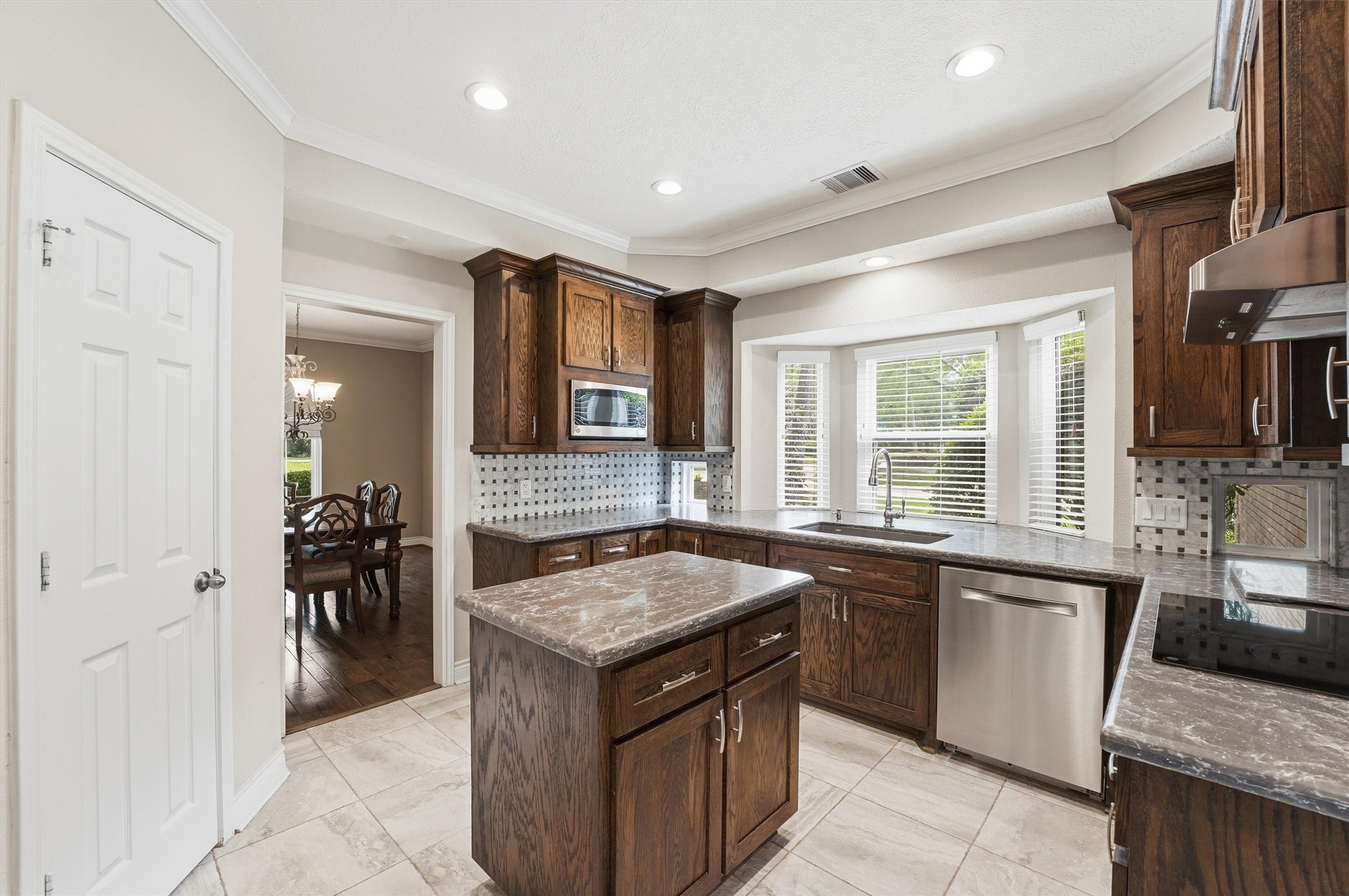 2023 Forest Garden Drive Property Photo 16