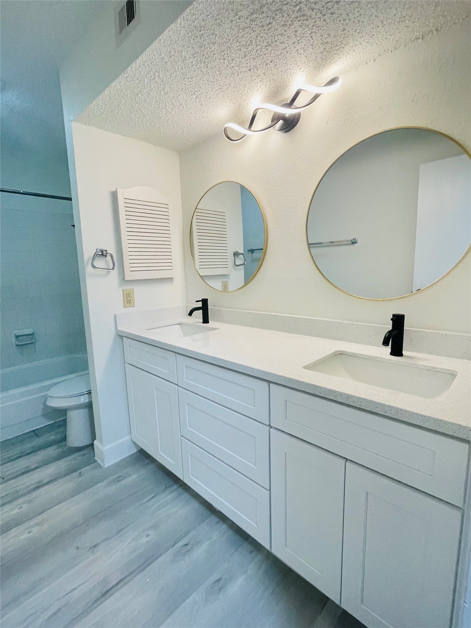 7900 N Stadium Drive 2 Property Photo 3