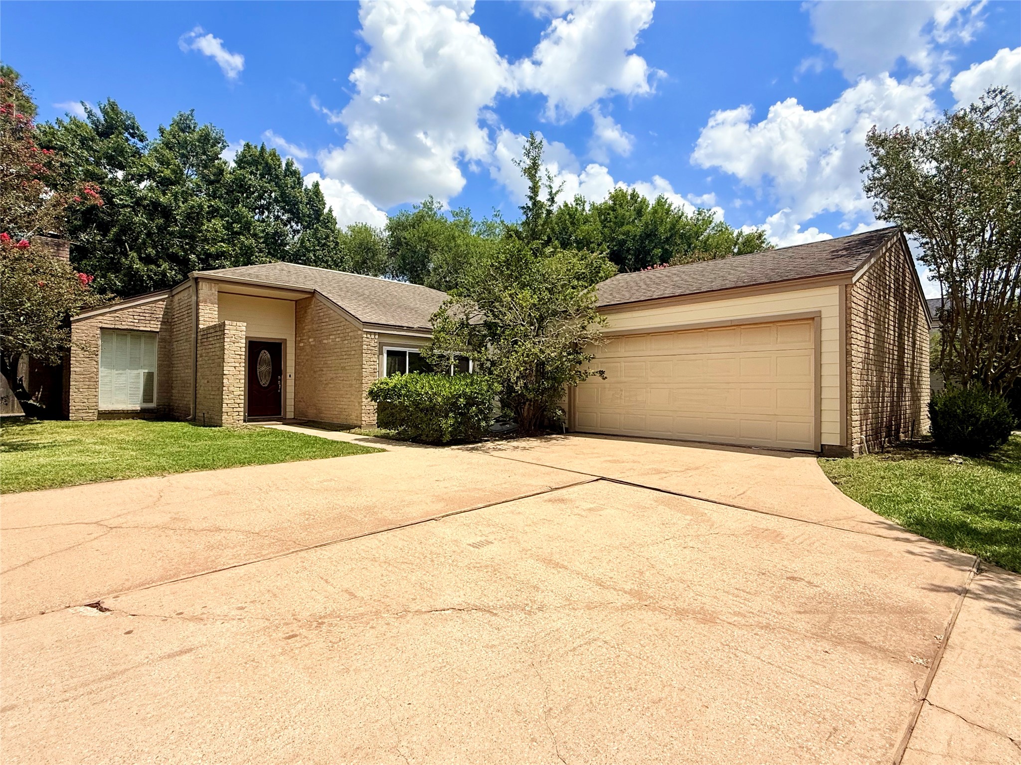 11318 Briar Forest Drive Property Photo 1