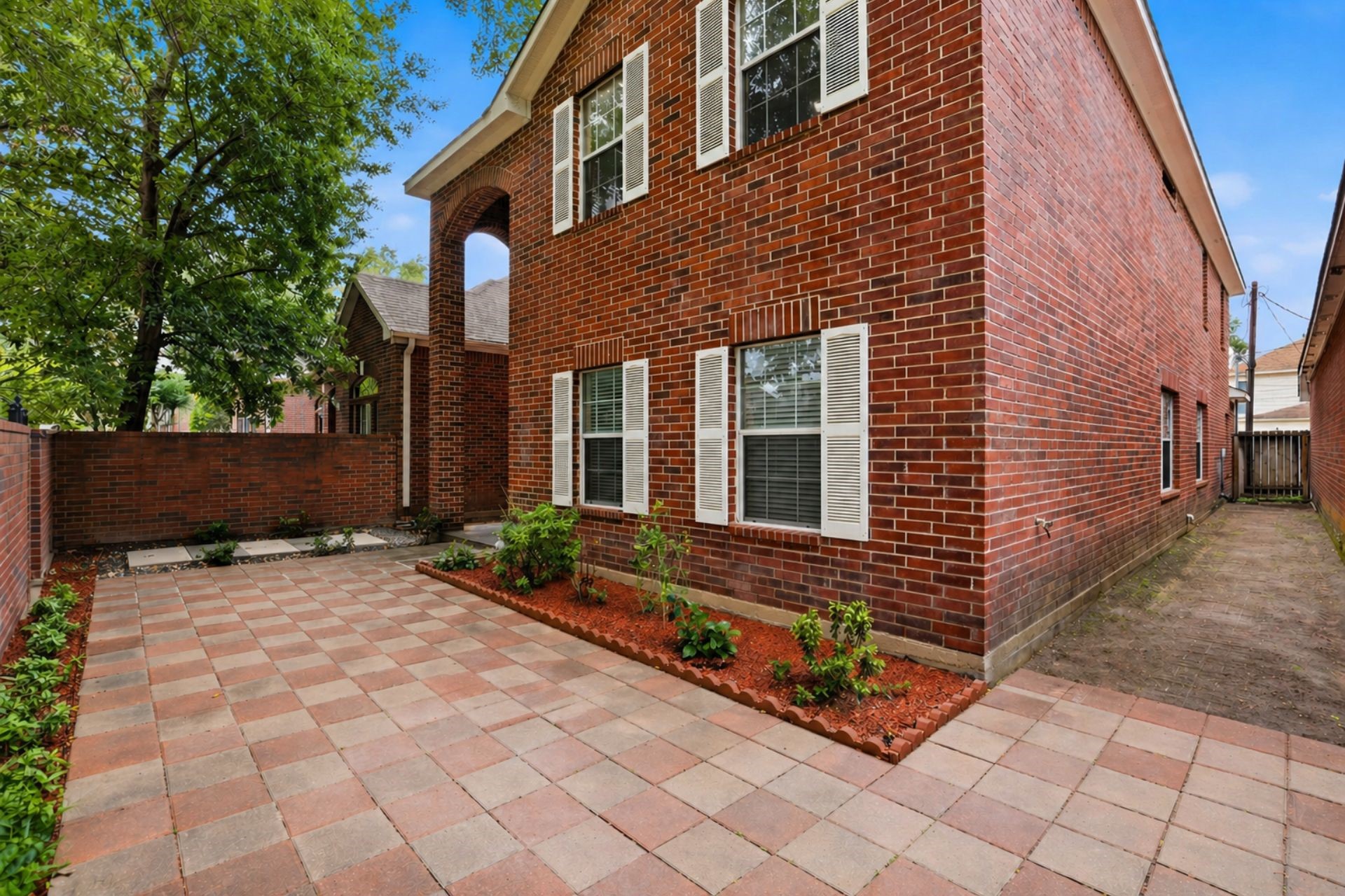 14314 N Cashel Oak Drive Property Photo 2