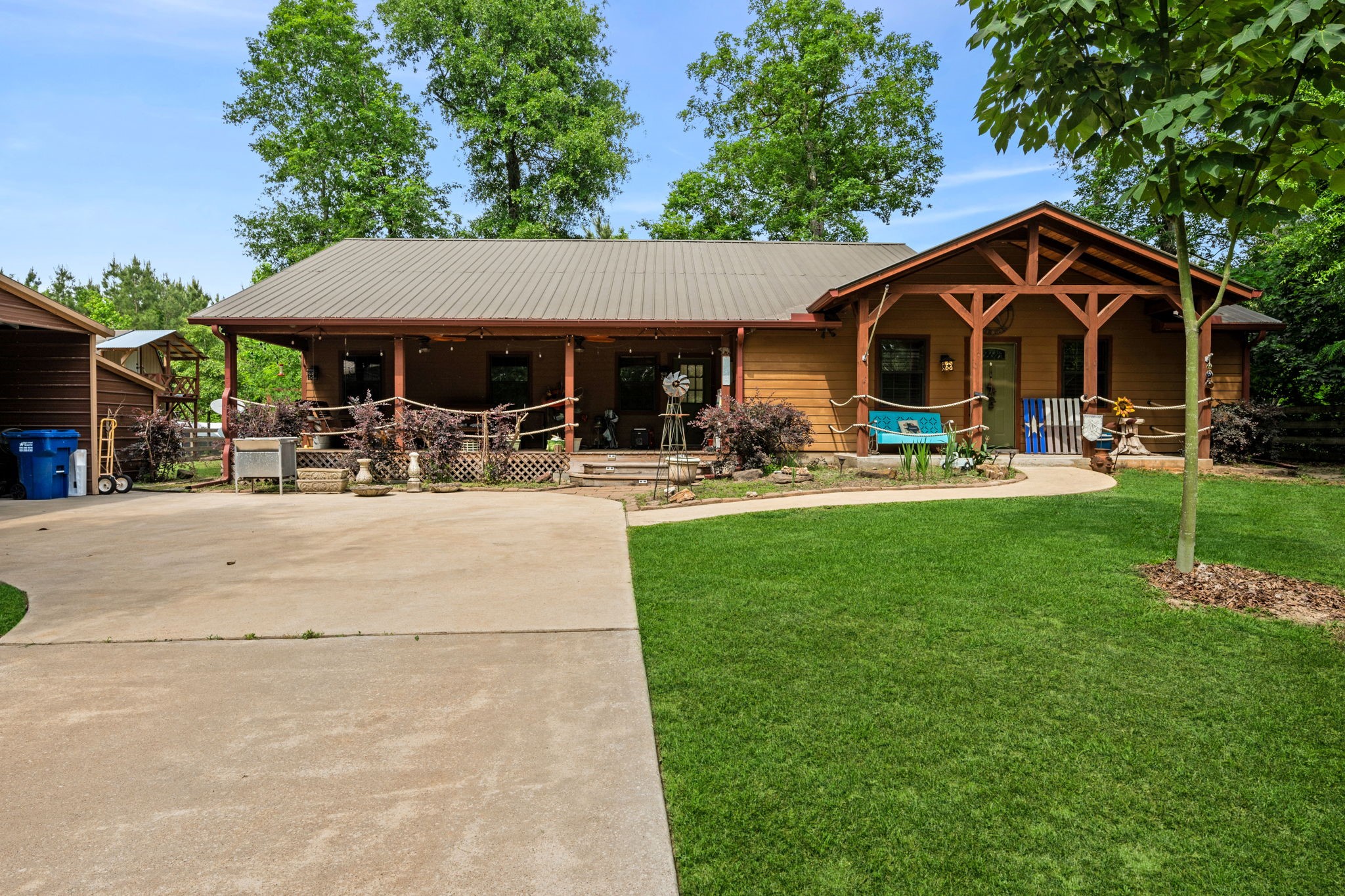 836 Hickory Lake Property Photo 1