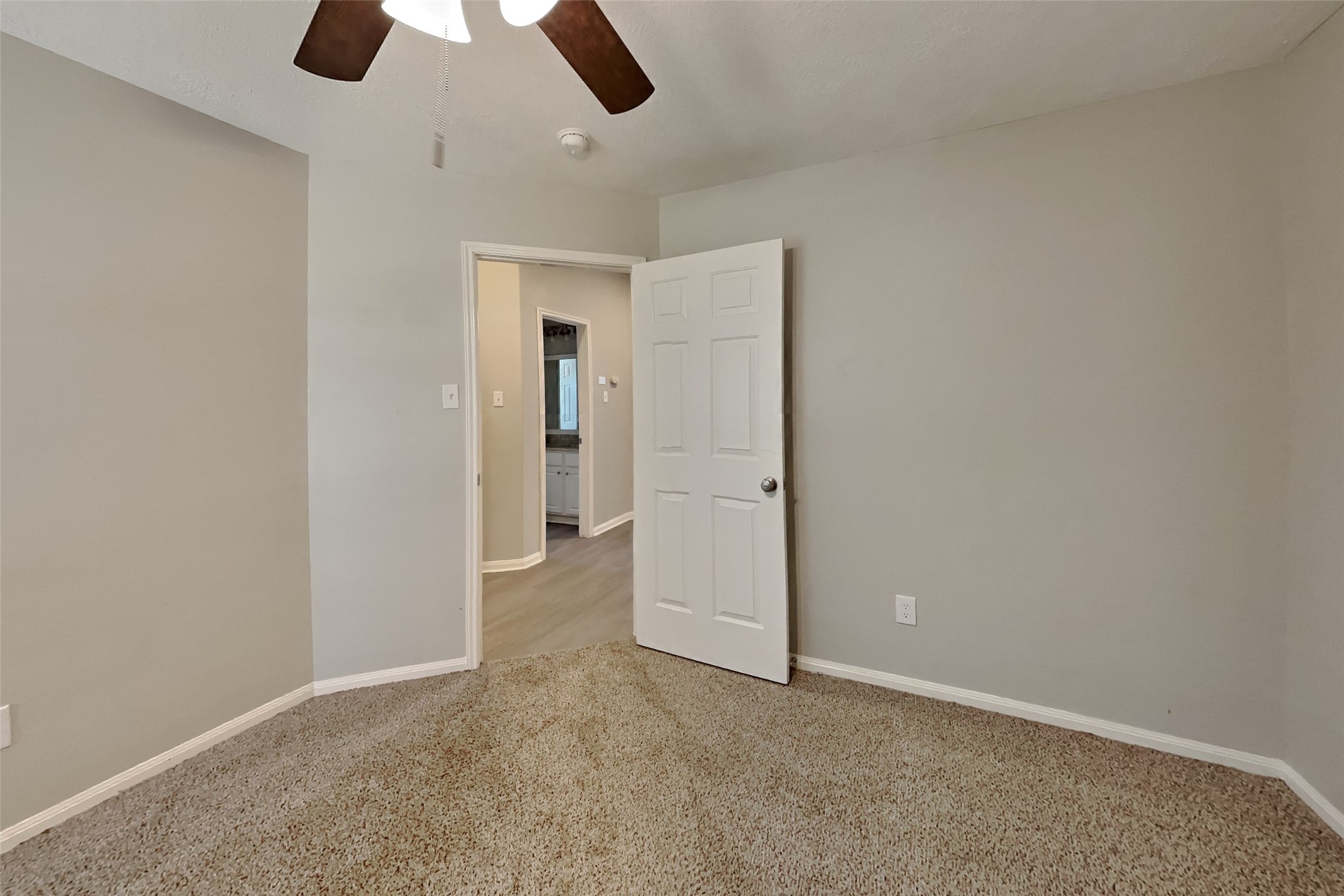 2610 Hilldale Park Lane Property Photo 13