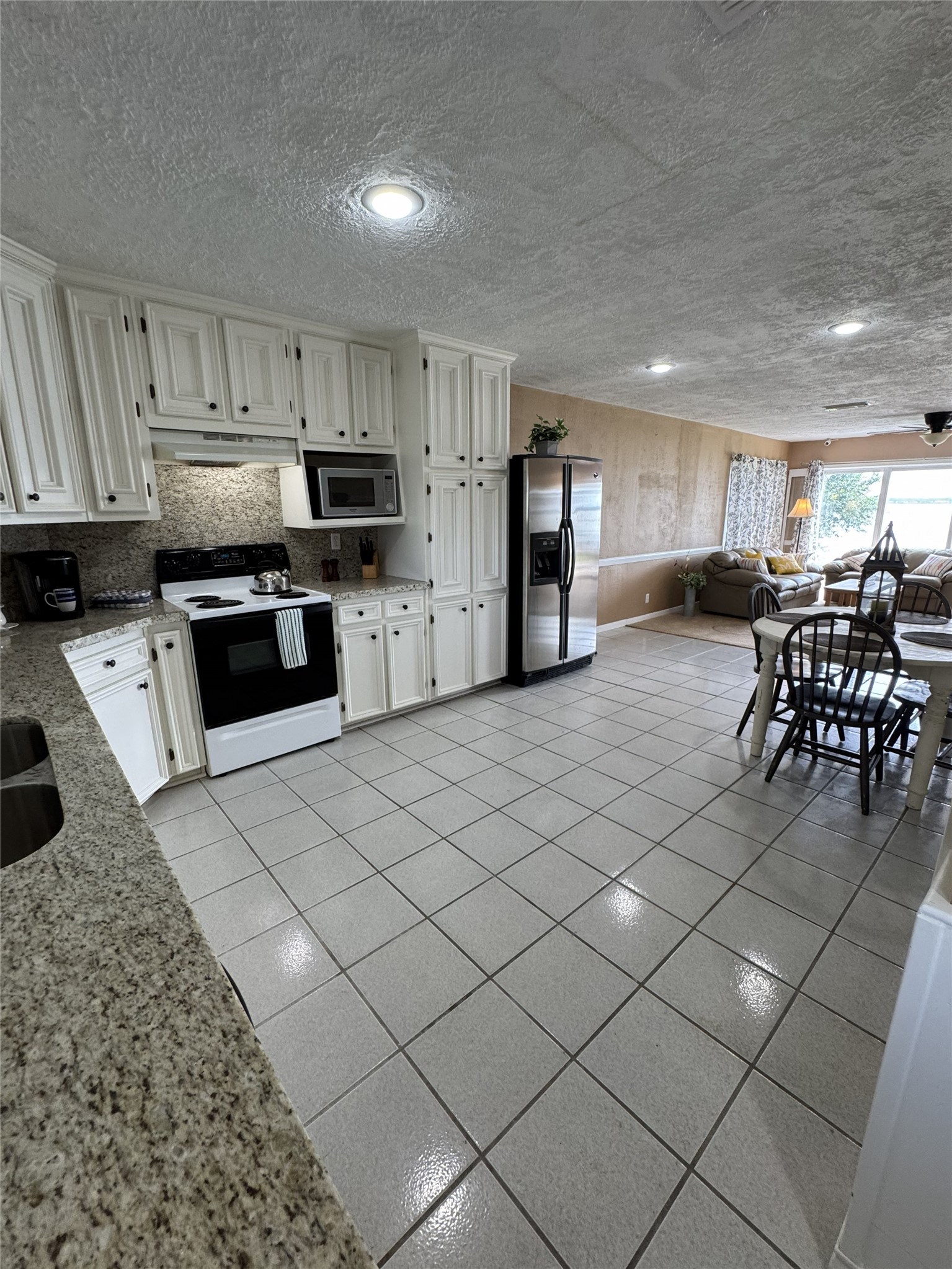 398 Lakeshore S Property Photo 7