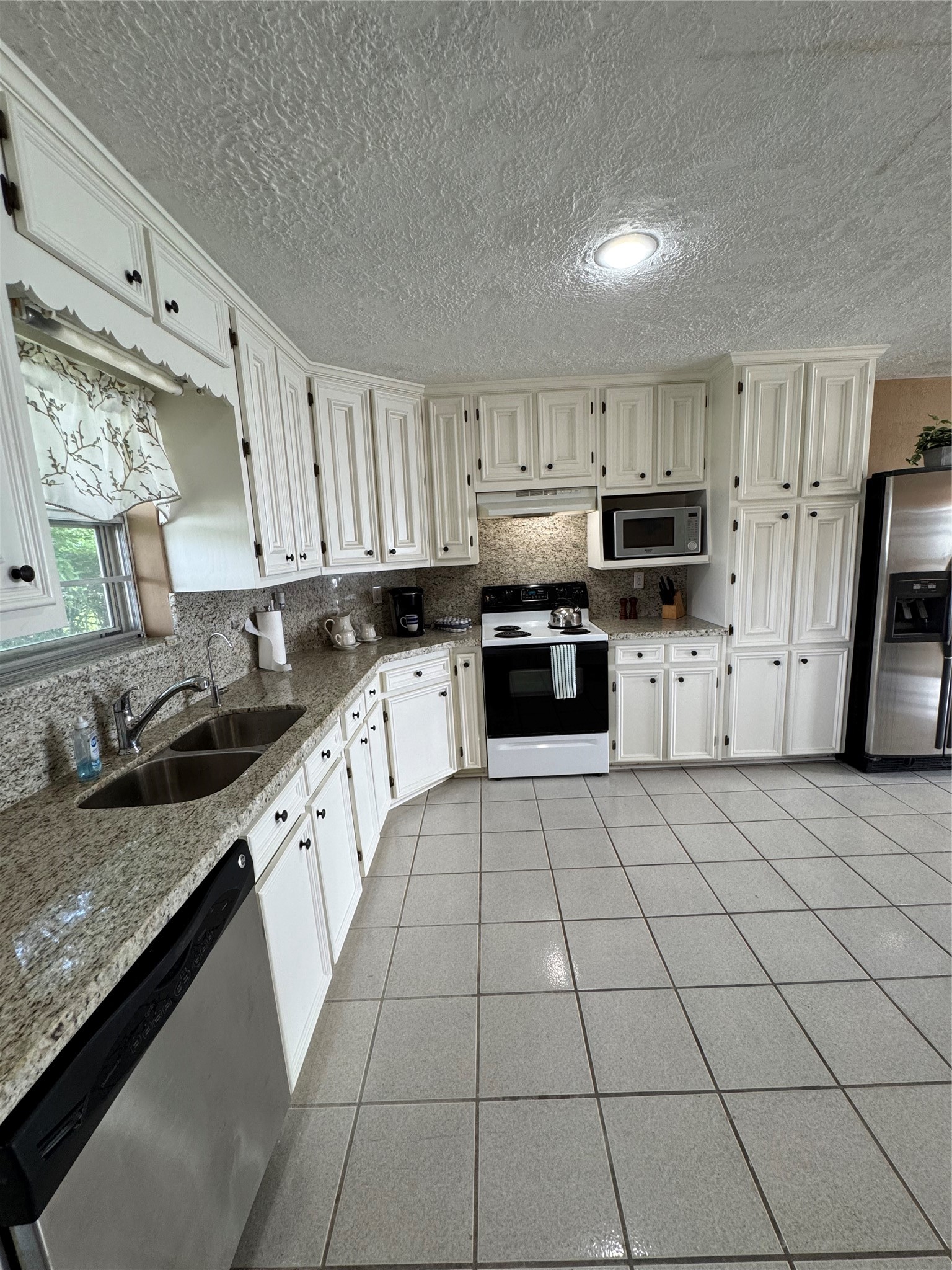 398 Lakeshore S Property Photo 10
