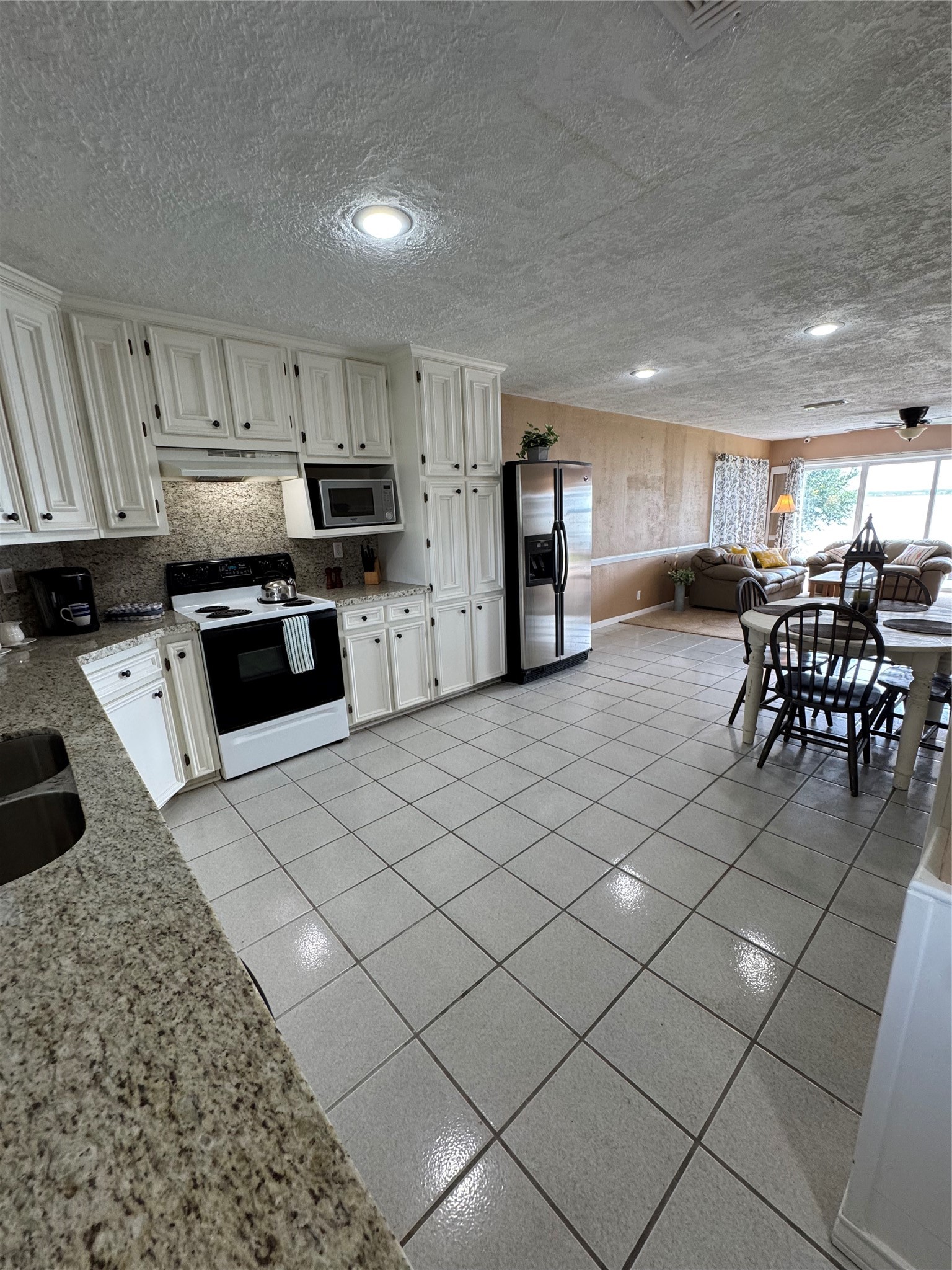 398 Lakeshore S Property Photo 14