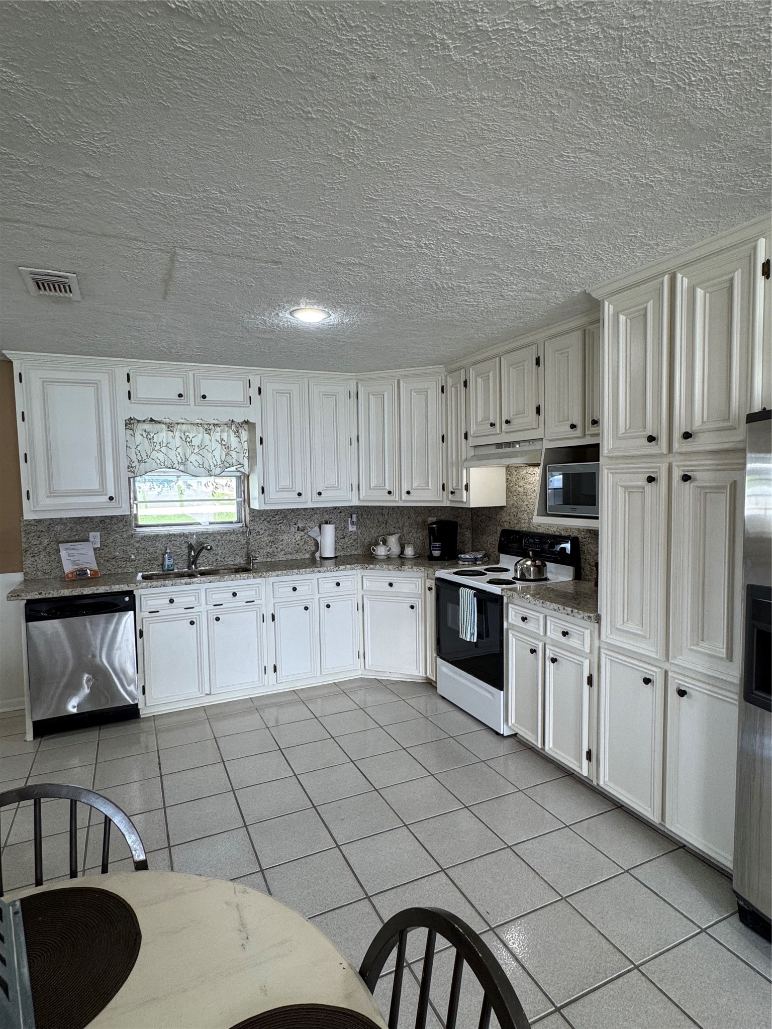 398 Lakeshore S Property Photo 15