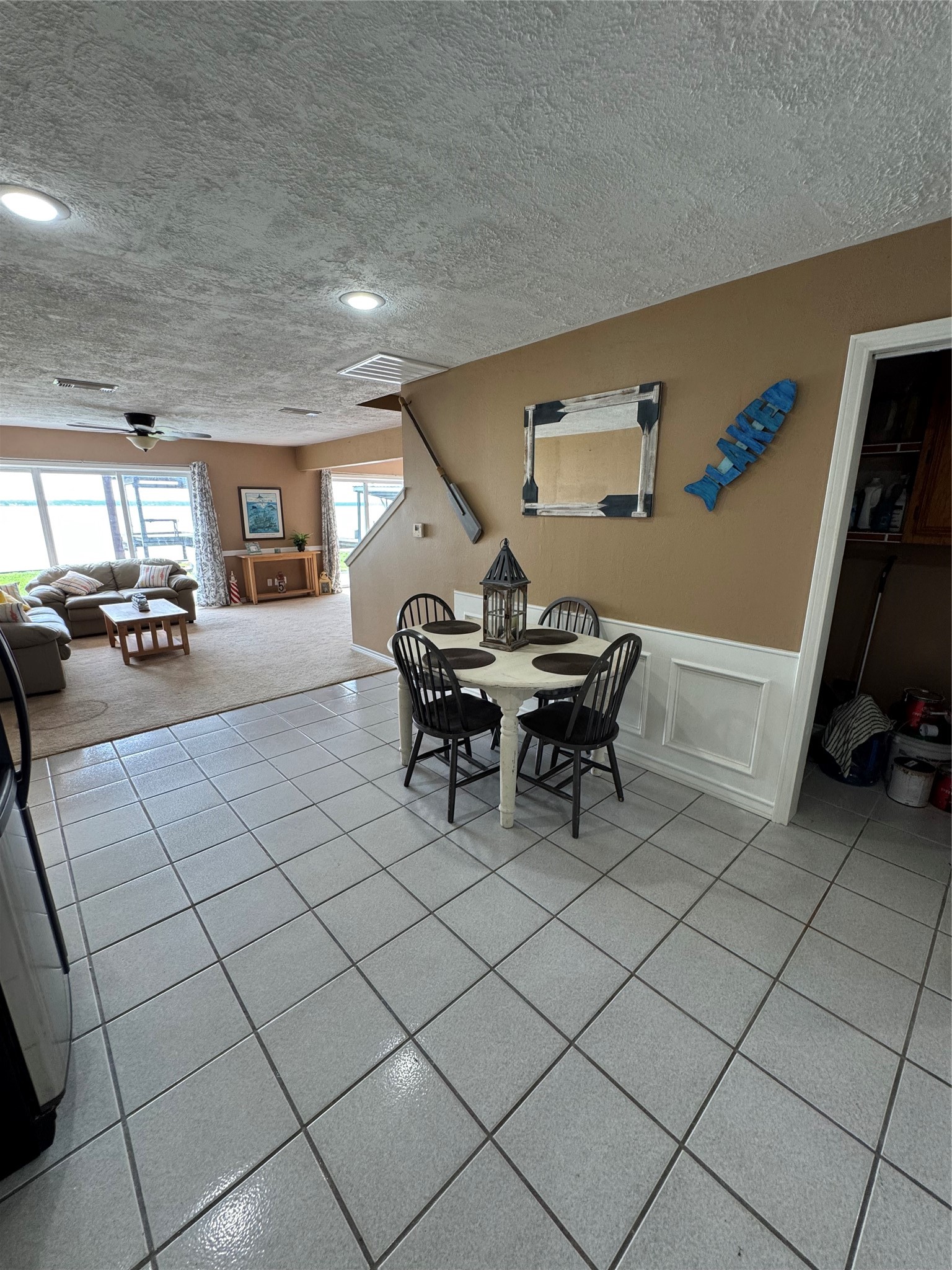 398 Lakeshore S Property Photo 17